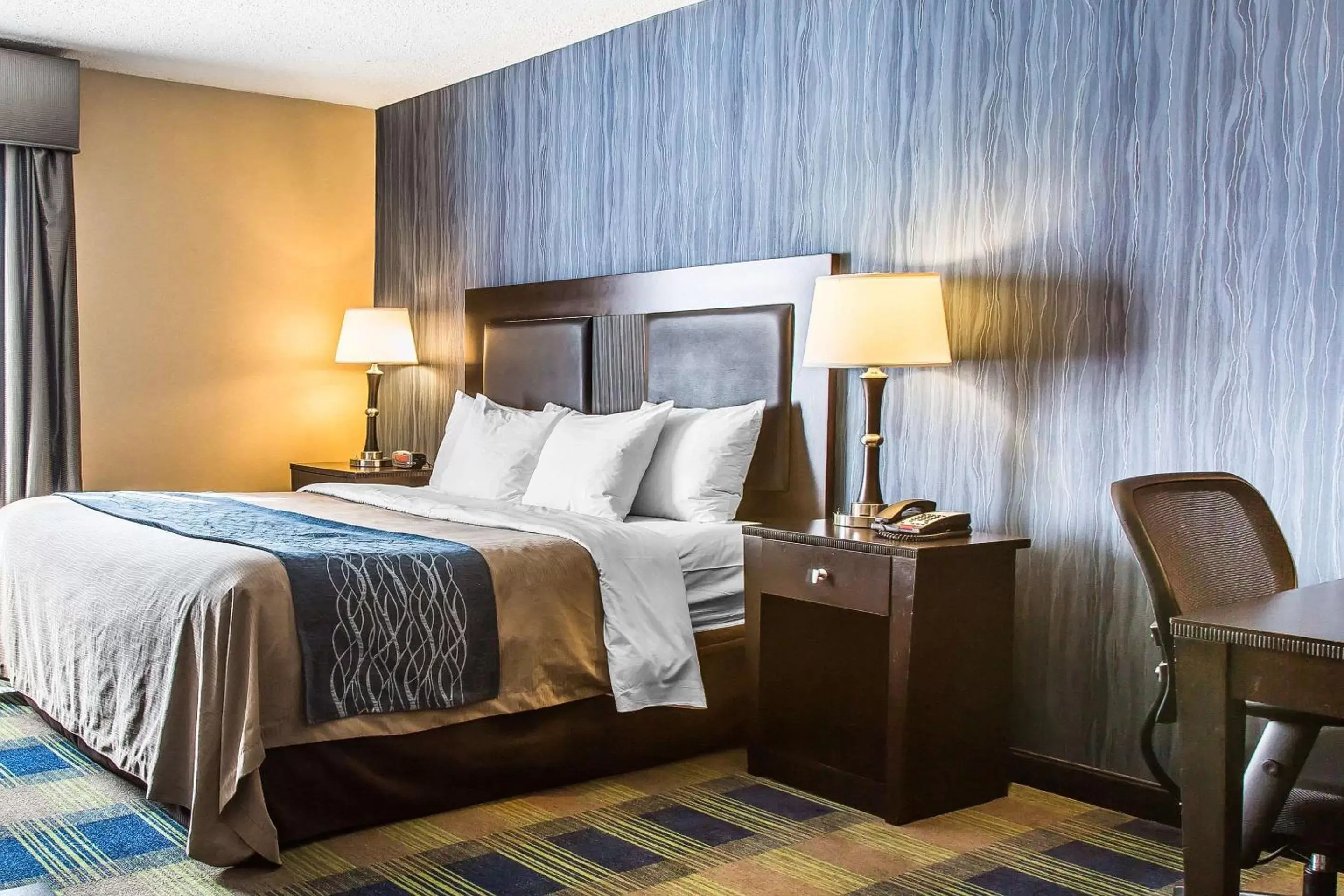 Business King Room in Comfort Inn & Suites Meriden East Business King Room in Comfort Inn & Suites Meriden East