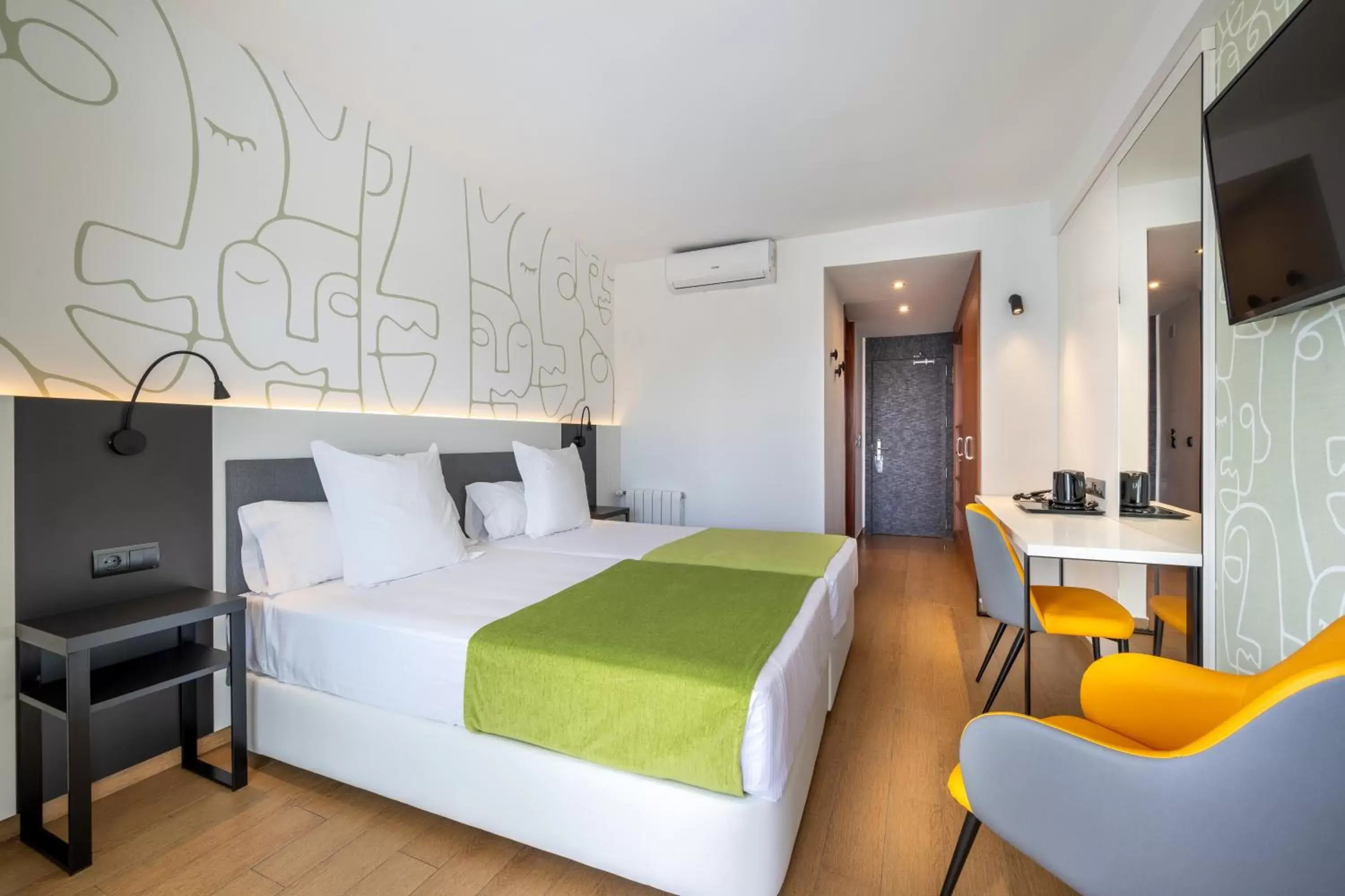 Premium Double or Twin Room in Climia Benidorm Plaza Premium Double or Twin Room in Climia Benidorm Plaza