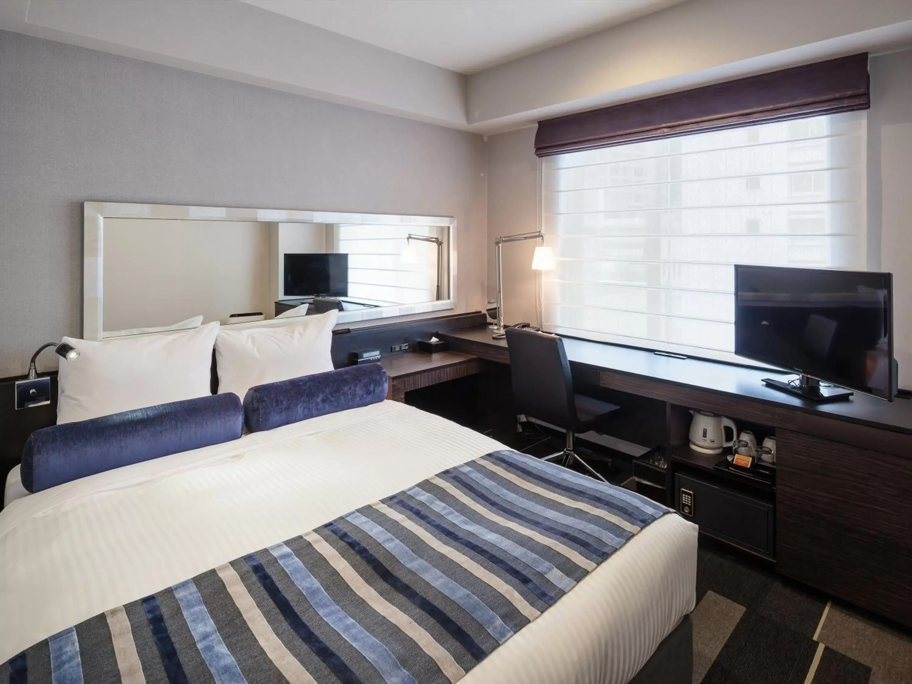 Standard Double Room - single occupancy - Smoking in Hotel MYSTAYS PREMIER Dojima Standard Double Room - single occupancy - Smoking in Hotel MYSTAYS PREMIER Dojima