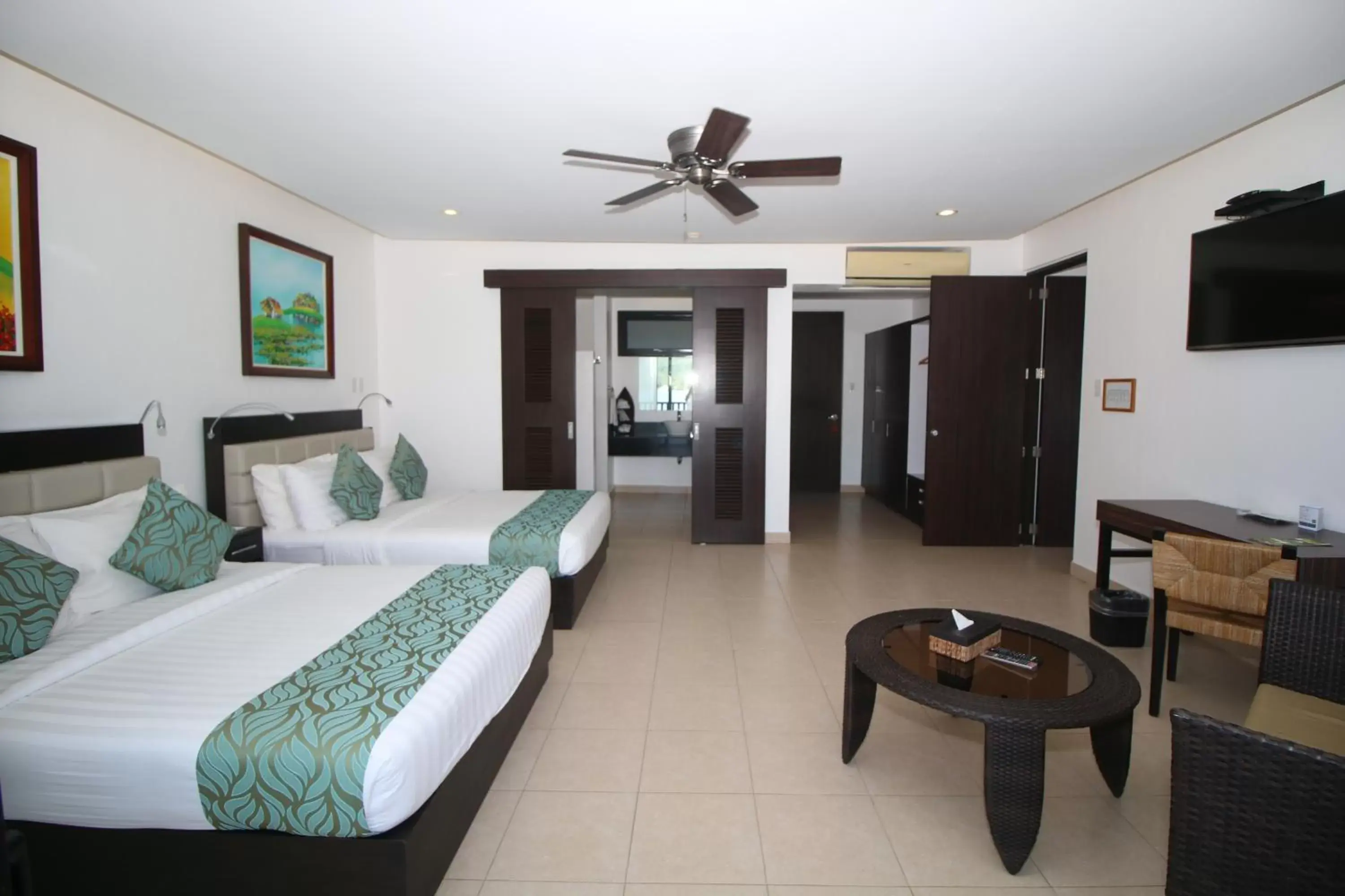 Waterfront Twin Room in Busuanga Bay Lodge Waterfront Twin Room in Busuanga Bay Lodge