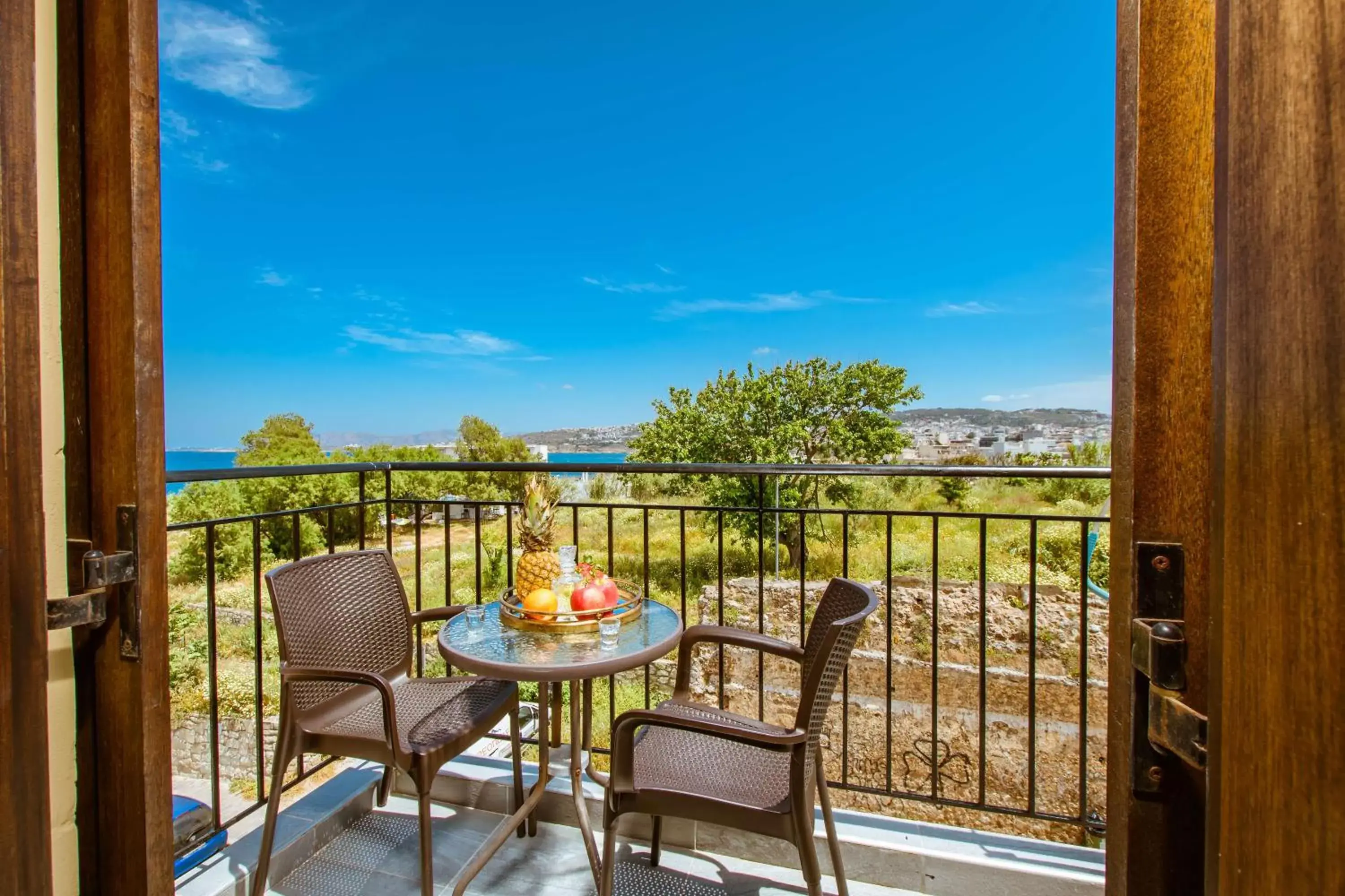Family Room with Side Sea View in Deluxe Suites Family Room with Side Sea View in Deluxe Suites