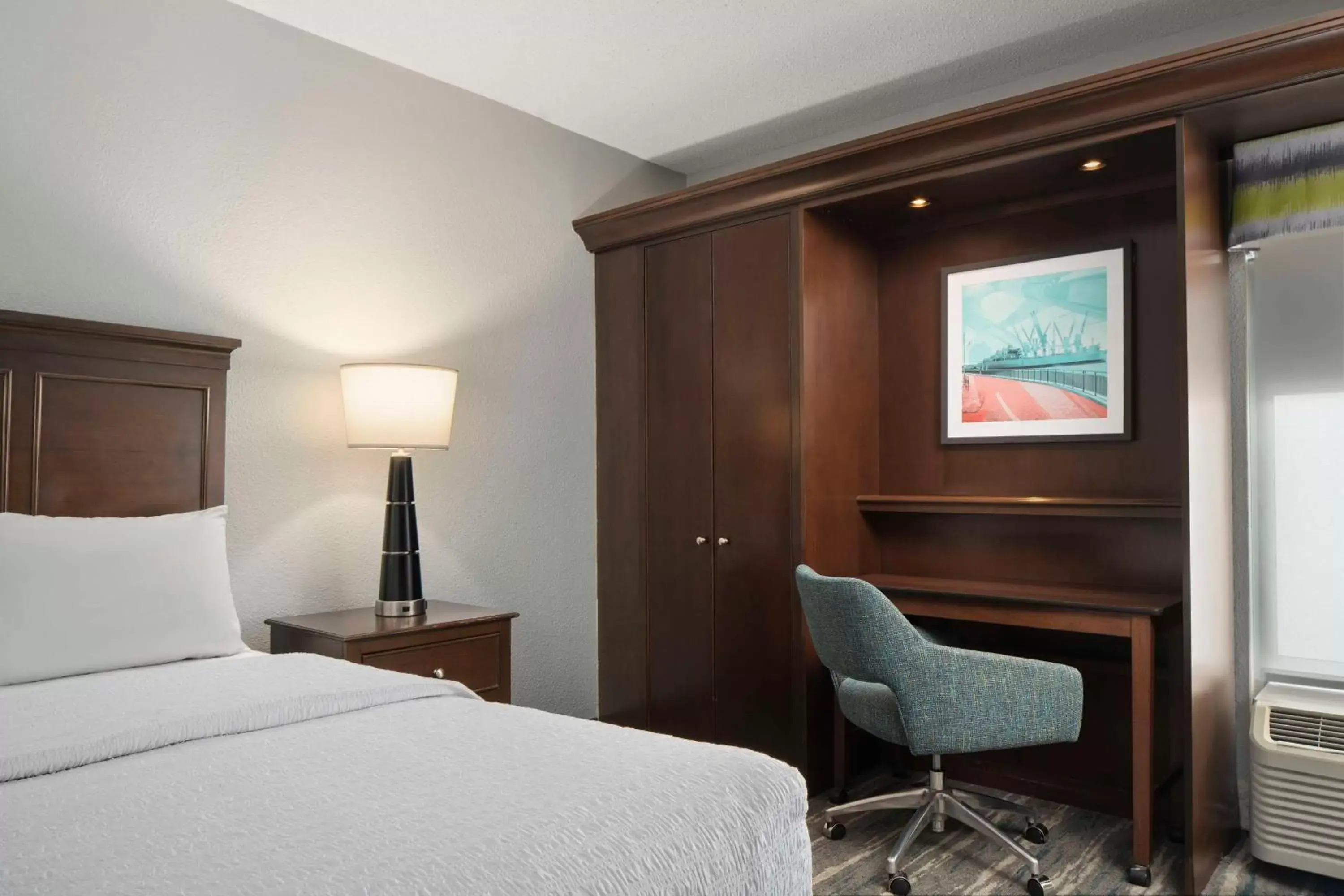 Double Room with Tub - Mobility and Hearing Accessible/Non-Smoking in Hampton Inn & Suites Newport News-Airport - Oyster Point Area Double Room with Tub - Mobility and Hearing Accessible/Non-Smoking in Hampton Inn & Suites Newport News-Airport - Oyster Point Area