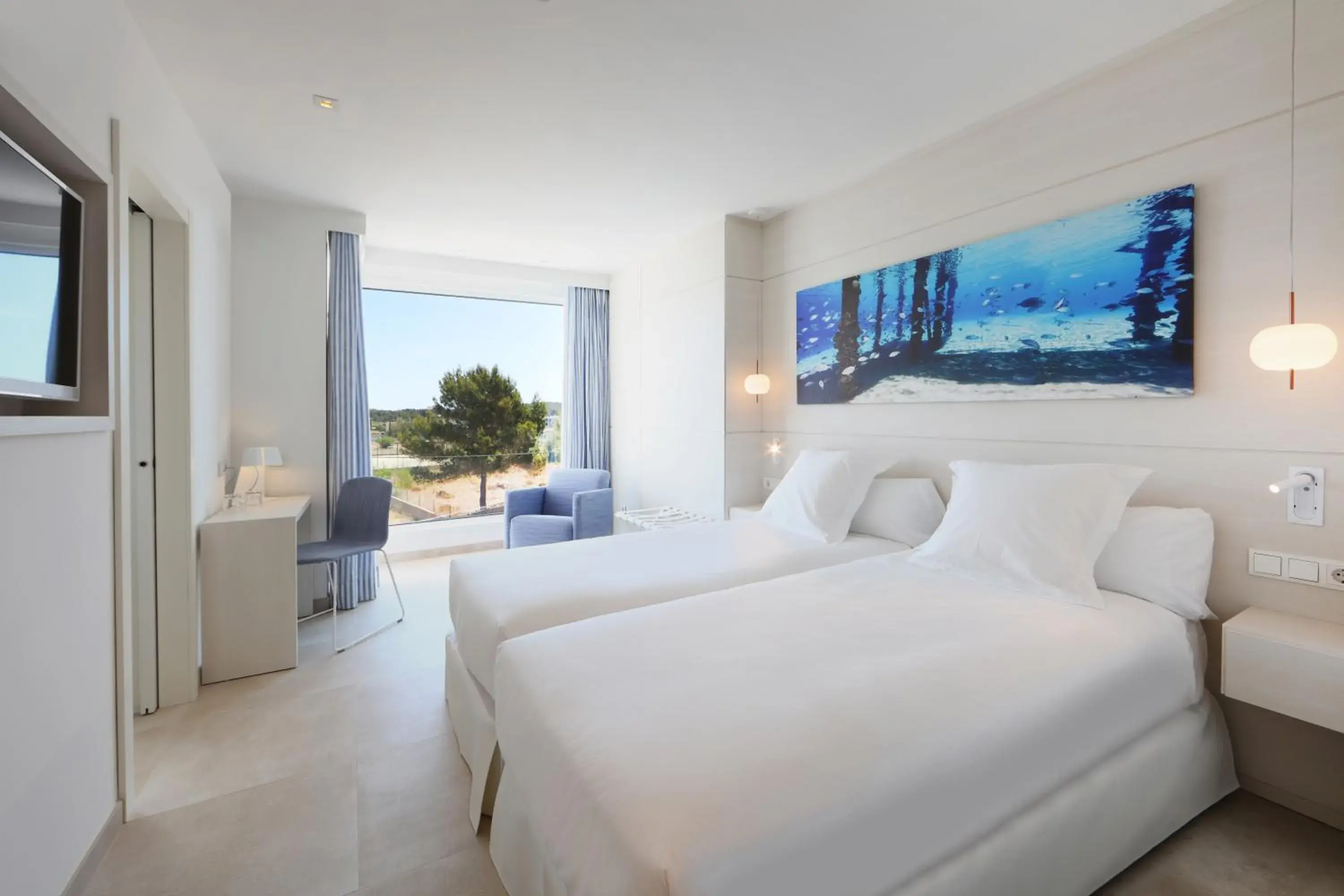 Double or Twin Room with Side Sea View in Iberostar Selection Santa Eulalia Adults-Only Ibiza Double or Twin Room with Side Sea View in Iberostar Selection Santa Eulalia Adults-Only Ibiza