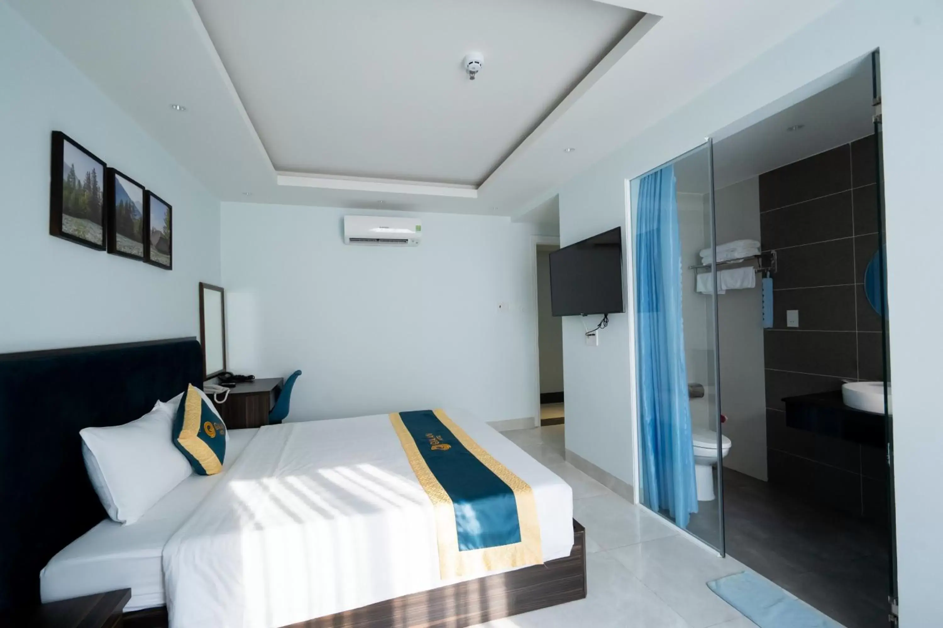 Superior Double Room in Gia An Hotel Superior Double Room in Gia An Hotel