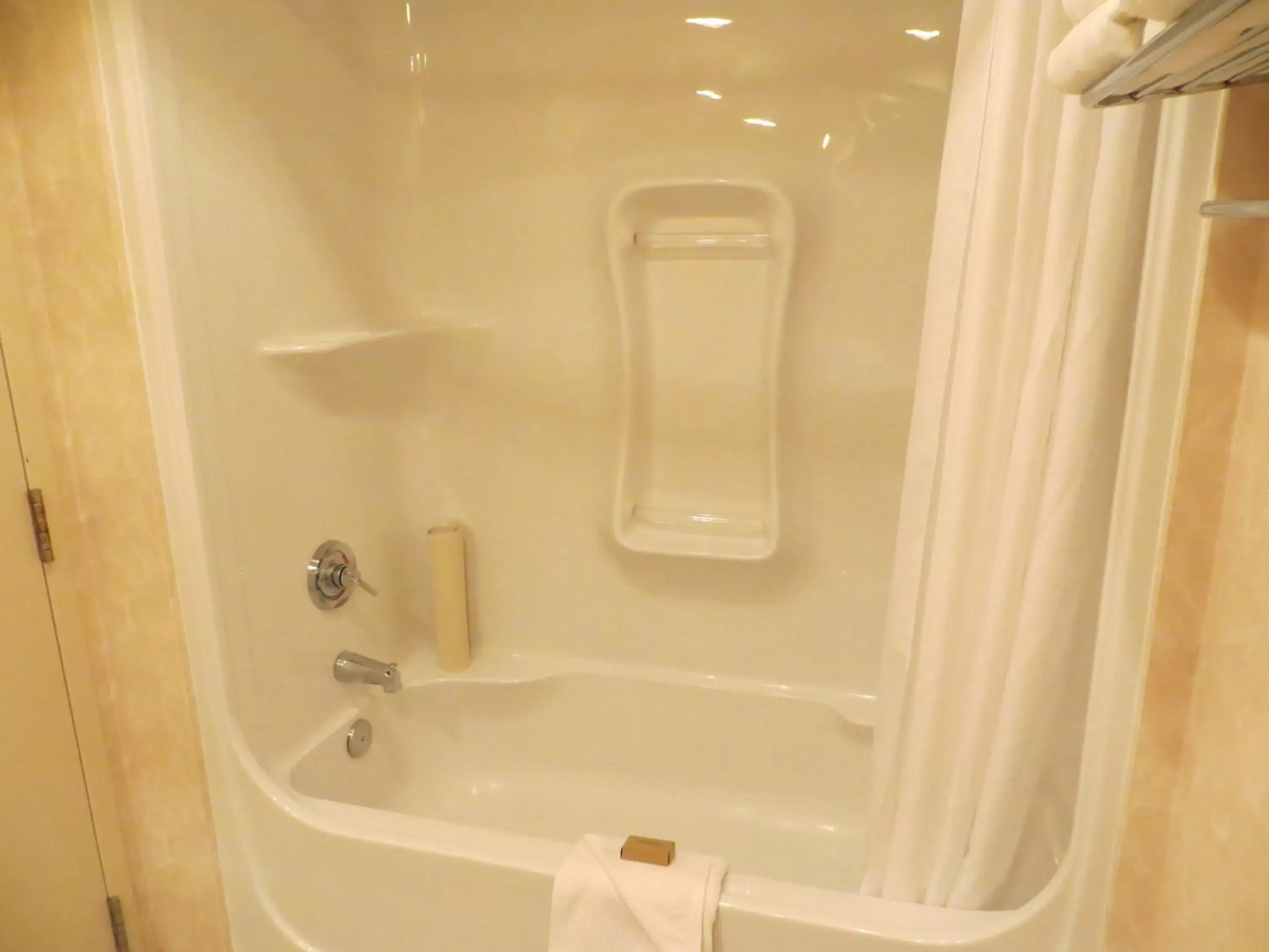 Executive Studio Suite King Bed - Non Smoking in Travelodge by Wyndham Spruce Grove Executive Studio Suite King Bed - Non Smoking in Travelodge by Wyndham Spruce Grove