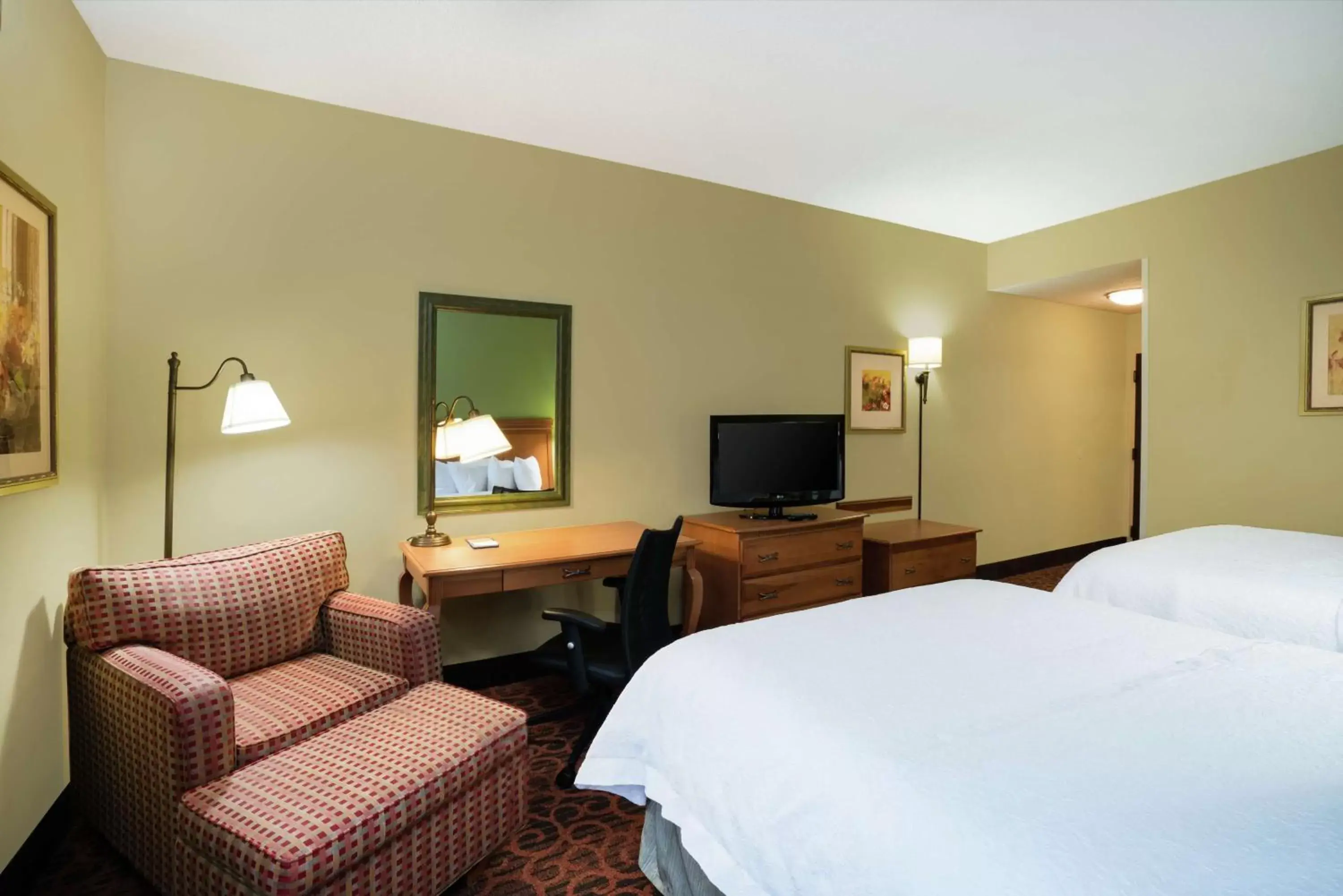 Queen Room with Two Queen Beds - Hearing Access/Non-Smoking in Hampton Inn Bardstown Queen Room with Two Queen Beds - Hearing Access/Non-Smoking in Hampton Inn Bardstown