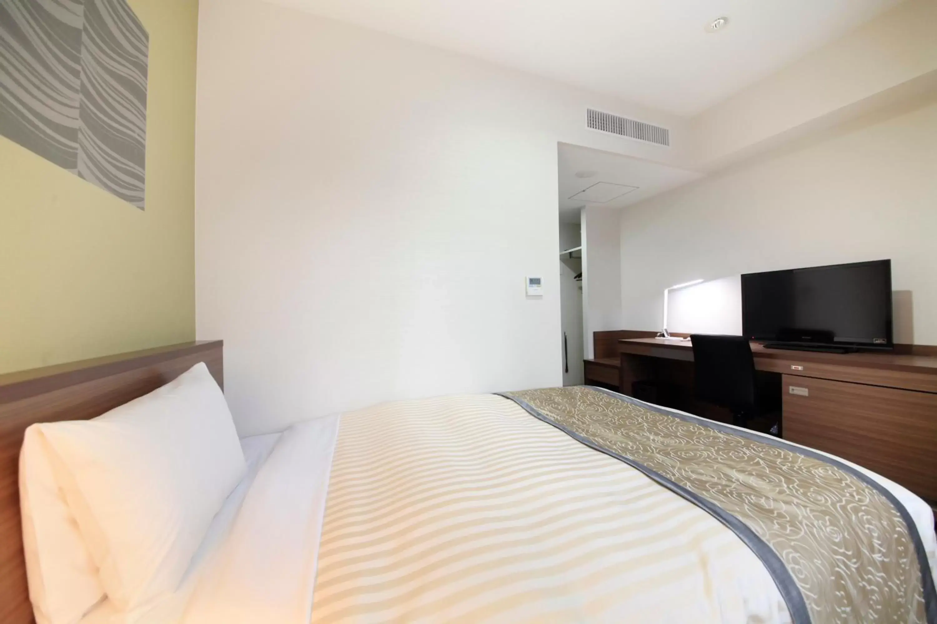 Small Double Room - Non-Smoking in Vessel Inn Sapporo Nakajima Park Small Double Room - Non-Smoking in Vessel Inn Sapporo Nakajima Park