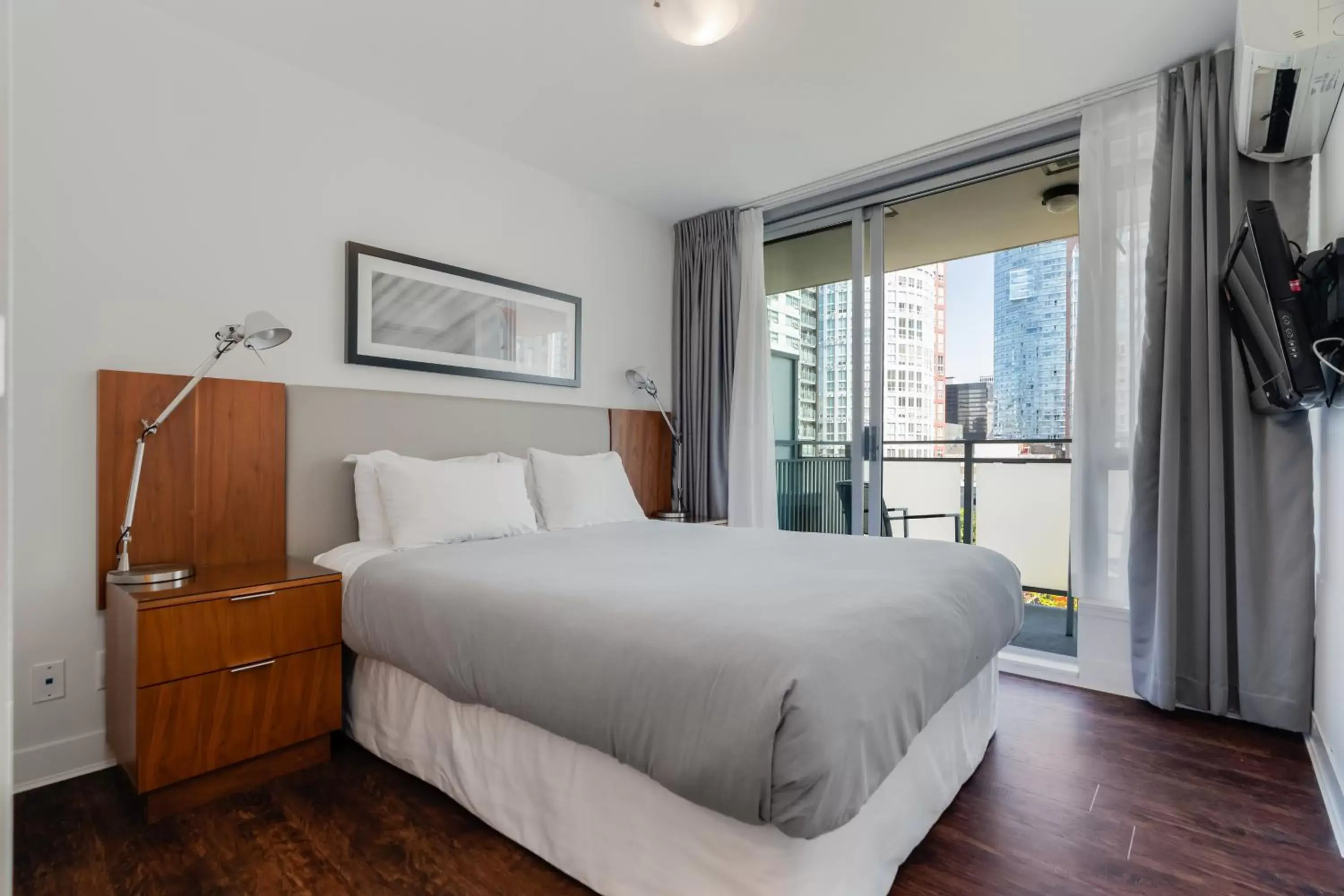 One-Bedroom Suite in Level Vancouver Yaletown - Seymour One-Bedroom Suite in Level Vancouver Yaletown - Seymour