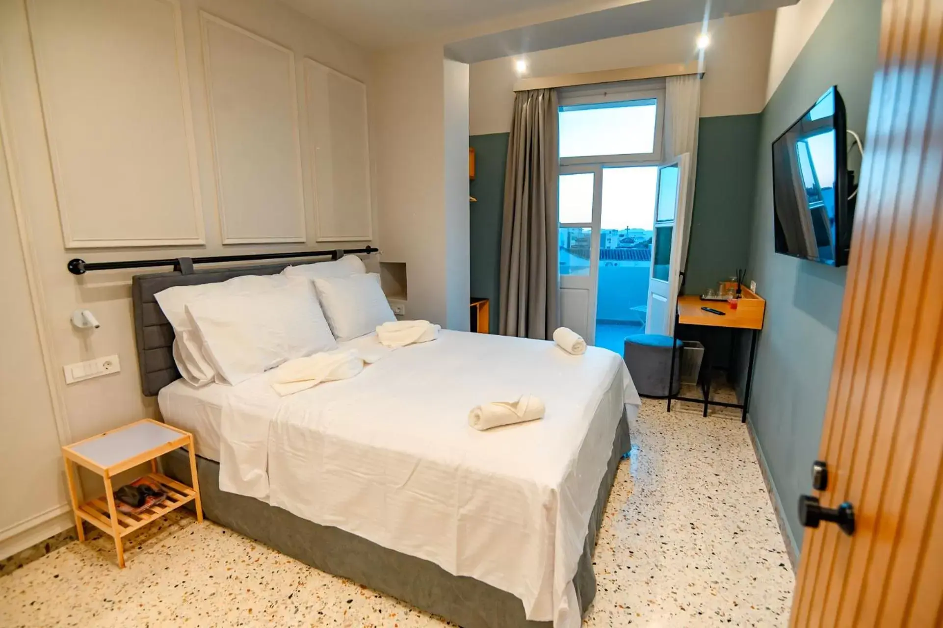 Deluxe Double Room with City View in Belle Athenes - Luxury Rooms at Monastiraki Railway Station Deluxe Double Room with City View in Belle Athenes - Luxury Rooms at Monastiraki Railway Station