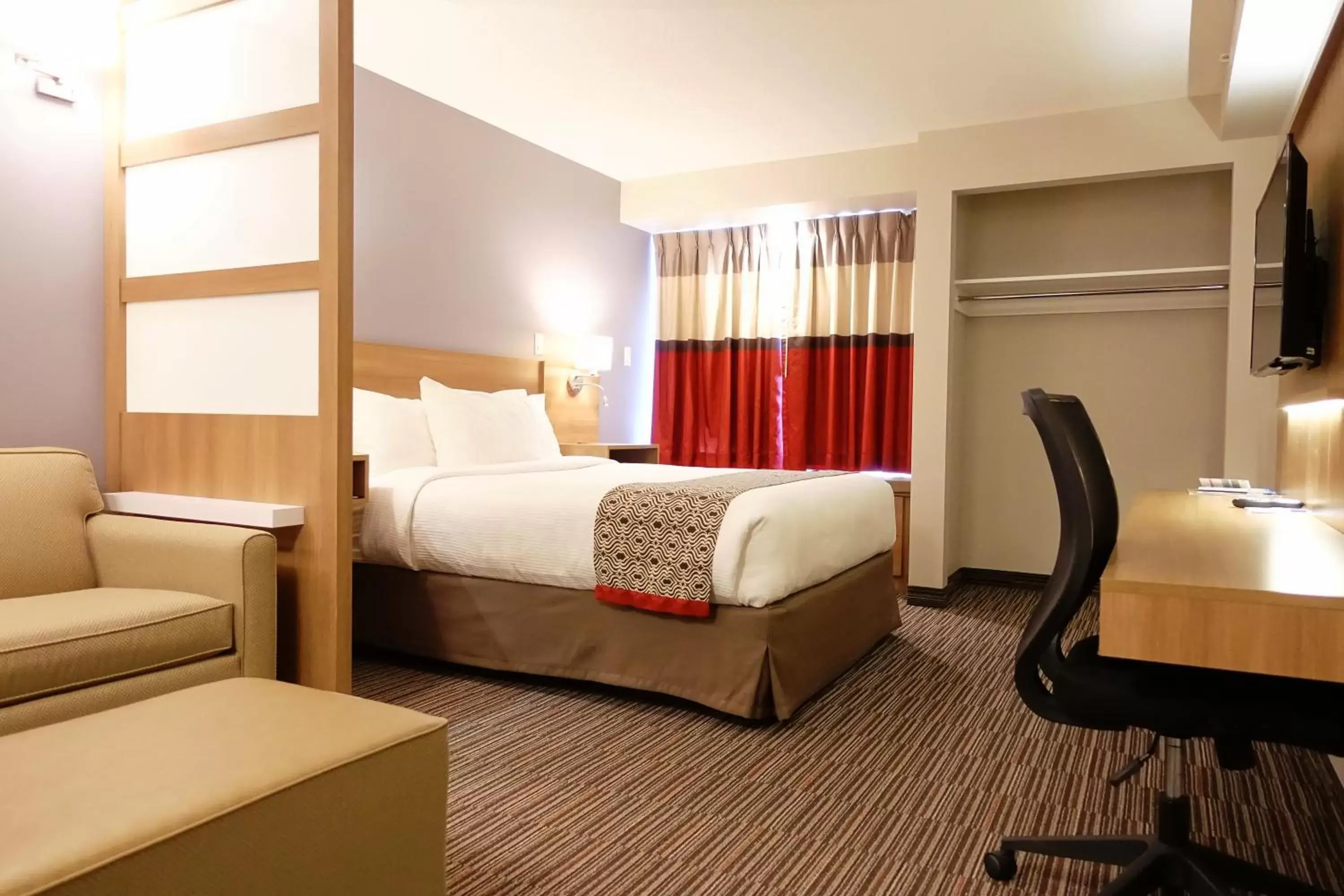 Queen Suite - Non-Smoking in Microtel Casselman Queen Suite - Non-Smoking in Microtel Casselman