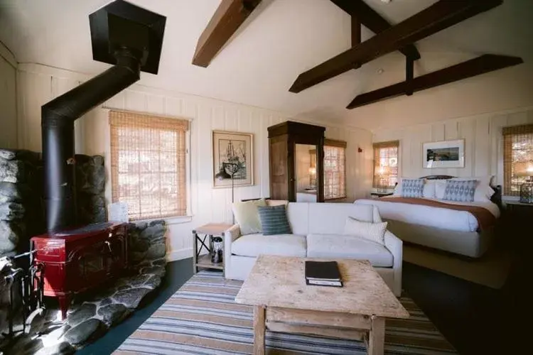 Bungalow - Water Front in Nick's Cove Bungalow - Water Front in Nick's Cove