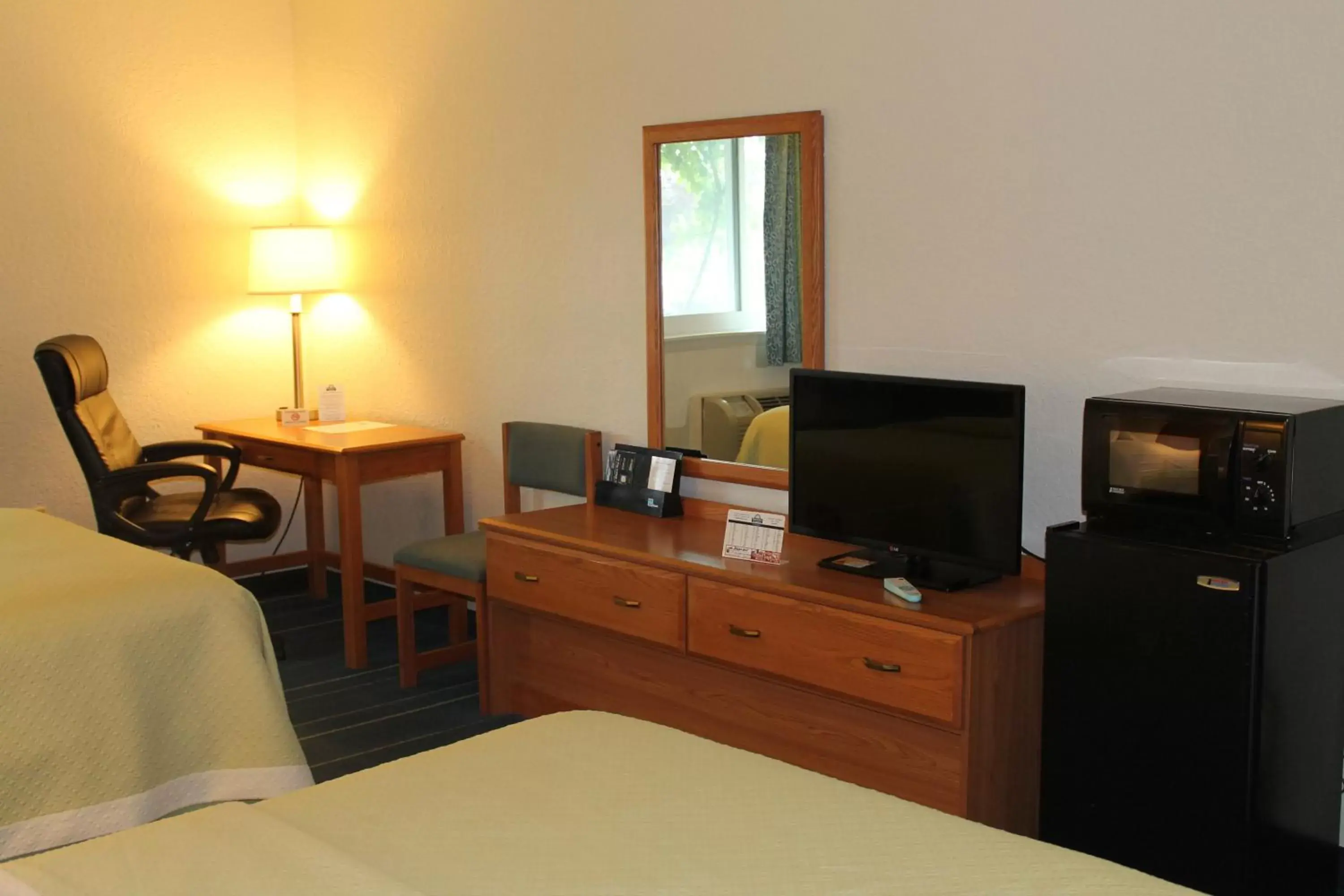 Studio Suite with Two Double Beds - Non-Smoking in Days Inn & Suites by Wyndham Bridgeport - Clarksburg Studio Suite with Two Double Beds - Non-Smoking in Days Inn & Suites by Wyndham Bridgeport - Clarksburg