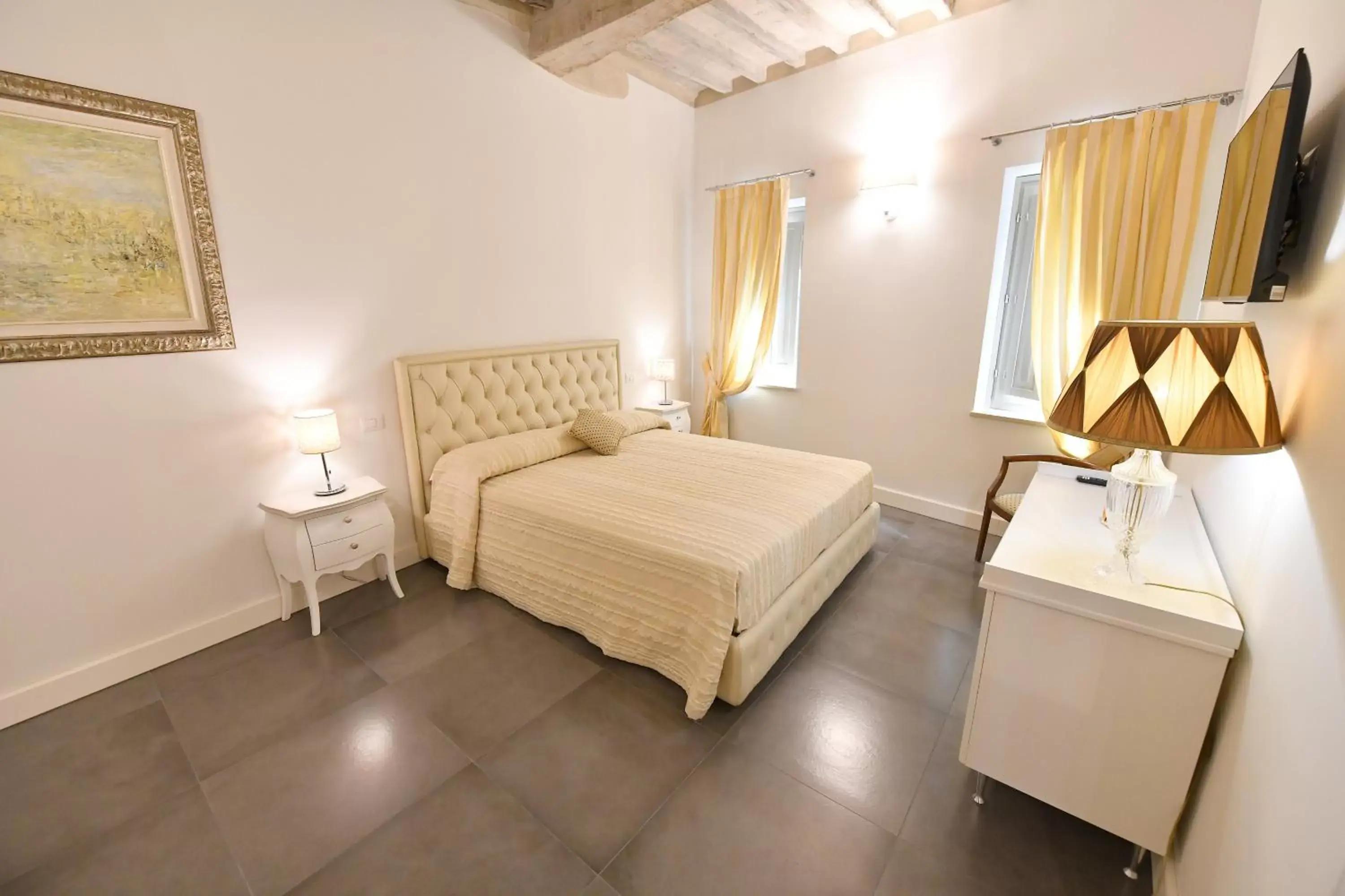 Deluxe Double Room with Shower in Palazzo degli Stemmi Deluxe Double Room with Shower in Palazzo degli Stemmi