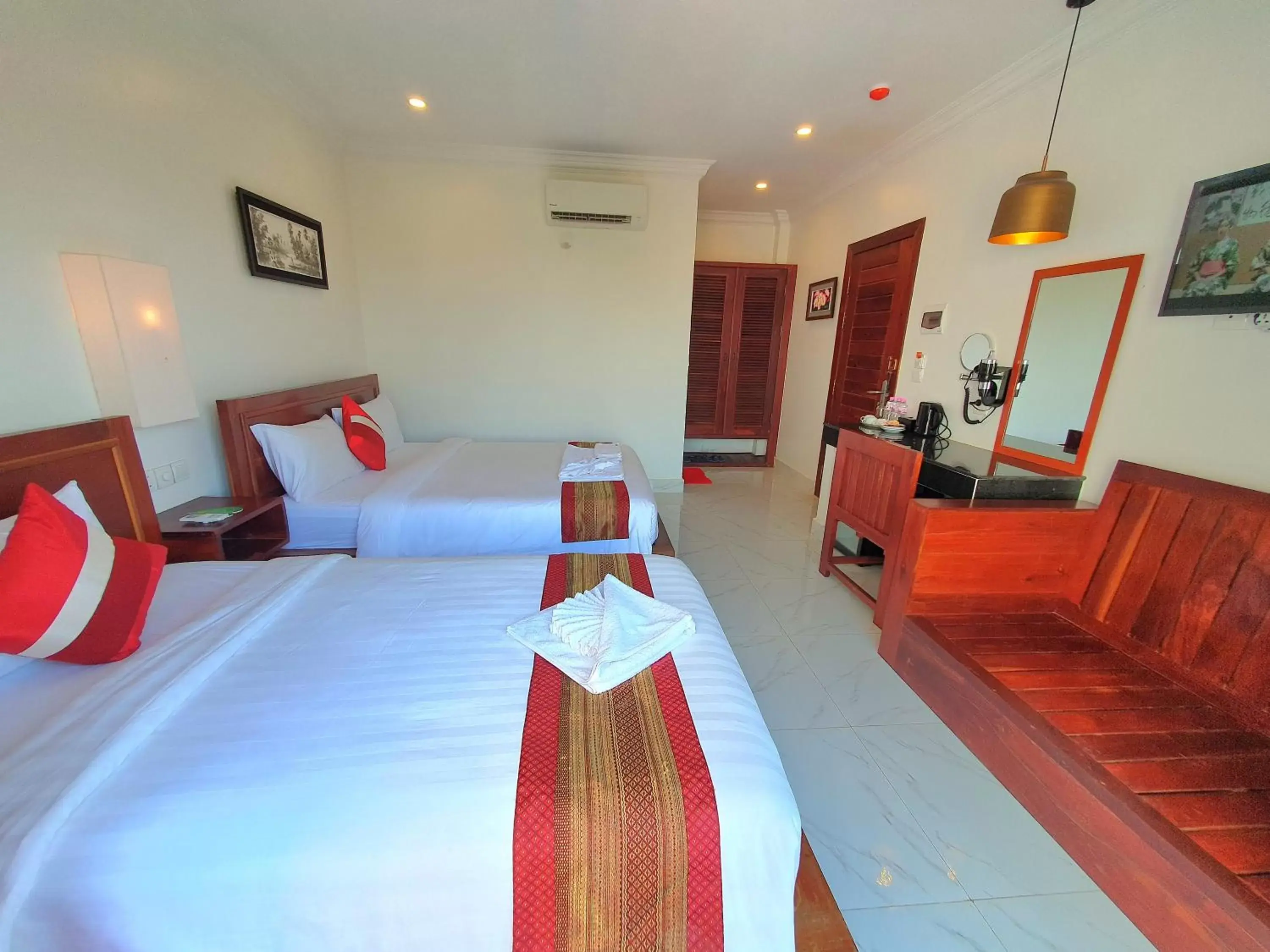 Superior Twin Room in Long Night Siem Reap Hotel Superior Twin Room in Long Night Siem Reap Hotel