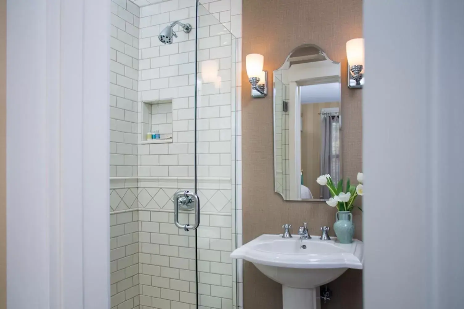 Queen Room in Jackson House Inn Queen Room in Jackson House Inn