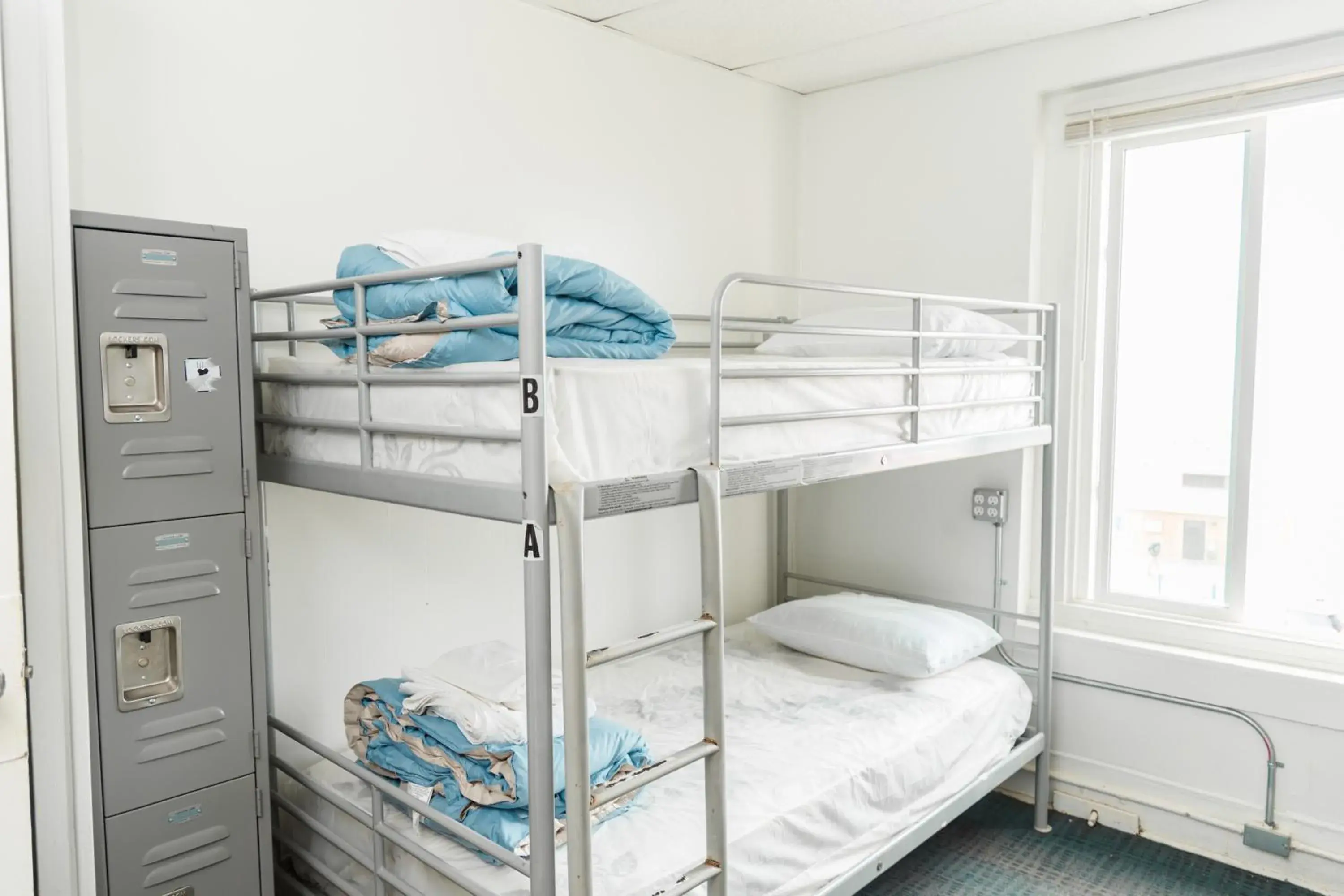 Bed in 6-Bed Female Dormitory Room in ITH Surf City Hostel Hermosa Beach Bed in 6-Bed Female Dormitory Room in ITH Surf City Hostel Hermosa Beach