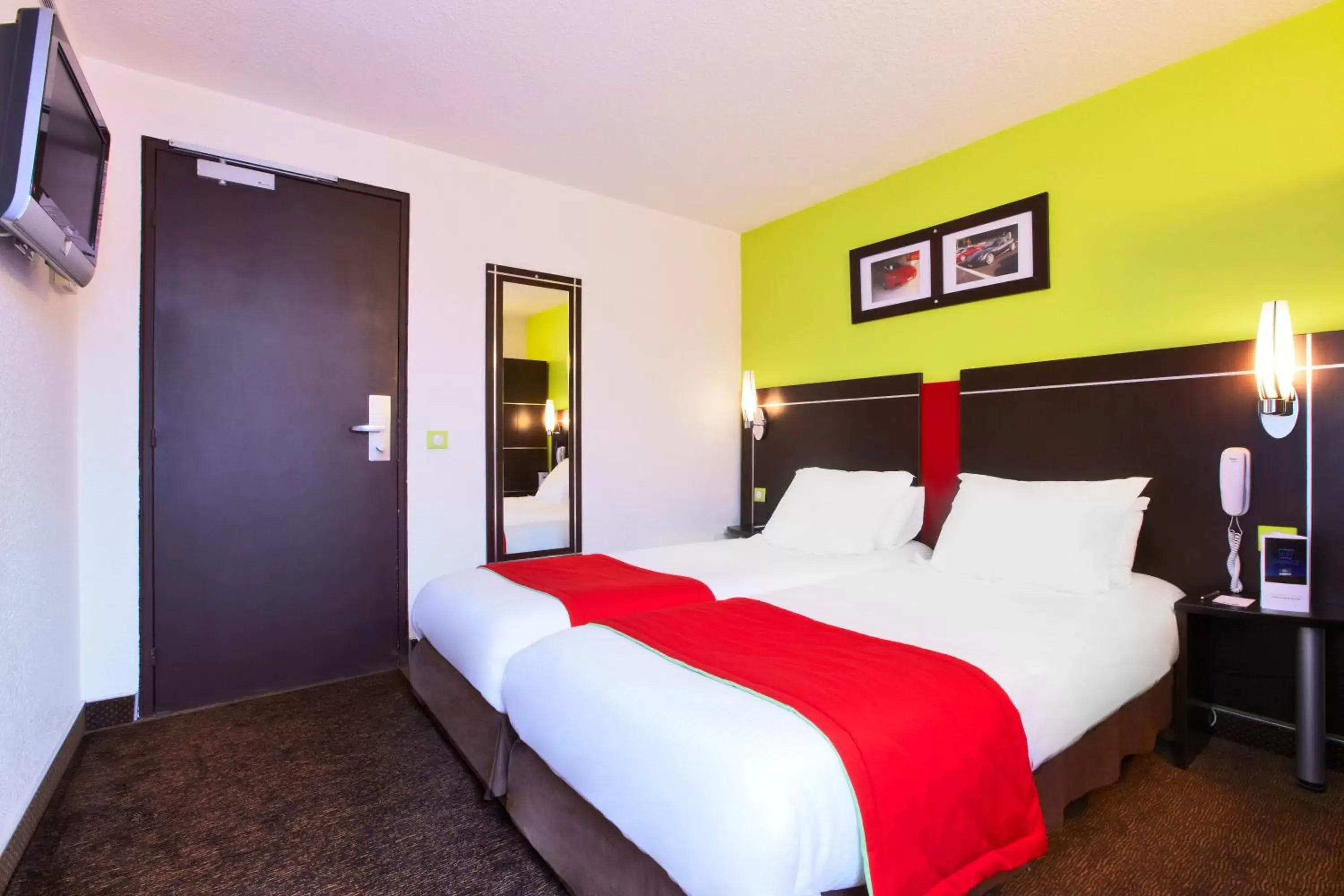 Twin Room with Access to Sauna included in Enzo Hotels Reims Tinqueux by Kyriad Direct Twin Room with Access to Sauna included in Enzo Hotels Reims Tinqueux by Kyriad Direct