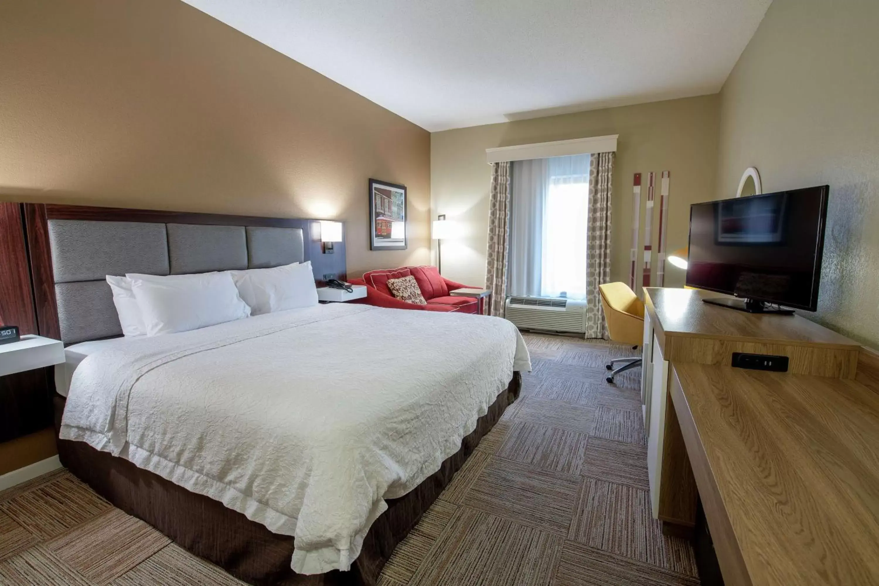 Deluxe King Room - Non-Smoking in Hampton Inn and Suites Lafayette Deluxe King Room - Non-Smoking in Hampton Inn and Suites Lafayette