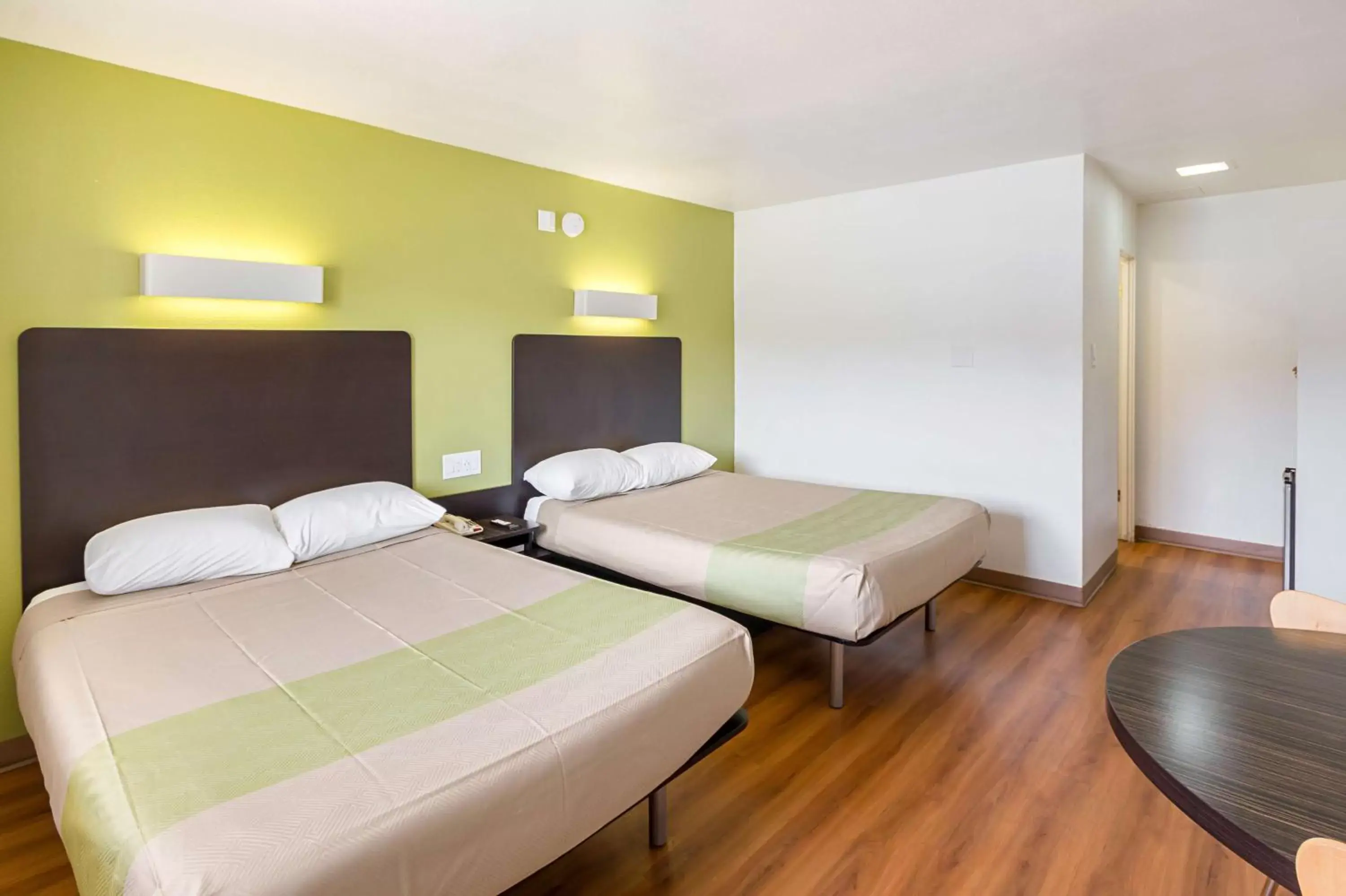 Quadruple Room - Disability Access - Roll in Shower in Motel 6-El Paso, TX - Airport - Fort Bliss Quadruple Room - Disability Access - Roll in Shower in Motel 6-El Paso, TX - Airport - Fort Bliss