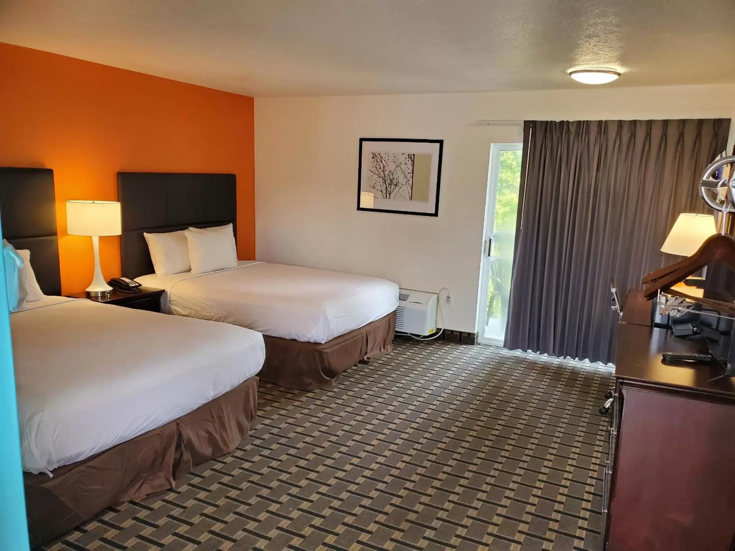2 Queen Beds, Deluxe, Non-Smoking in Howard Johnson by Wyndham Spokane 2 Queen Beds, Deluxe, Non-Smoking in Howard Johnson by Wyndham Spokane