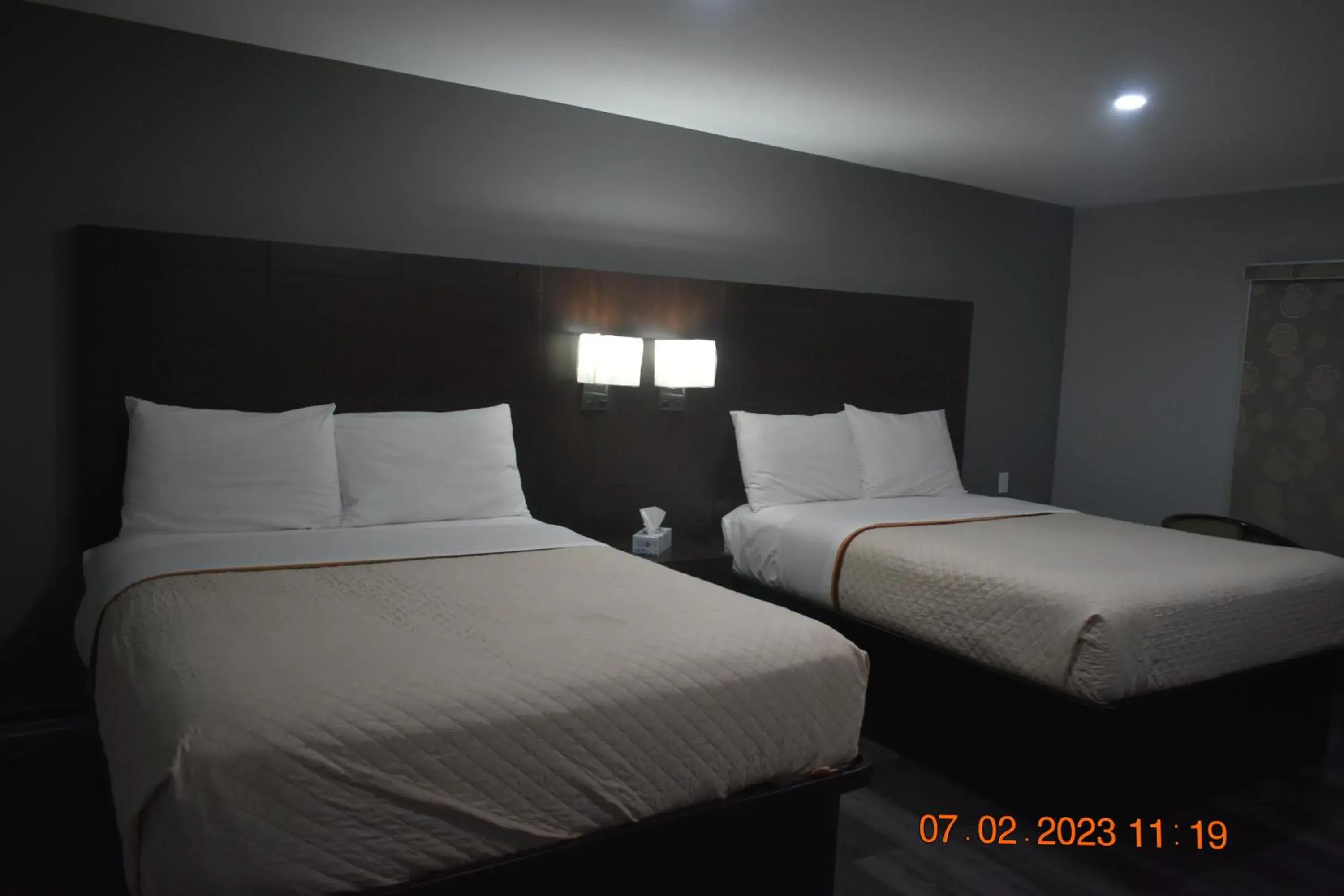 Standard Queen Room in Time Travellers Motel Standard Queen Room in Time Travellers Motel