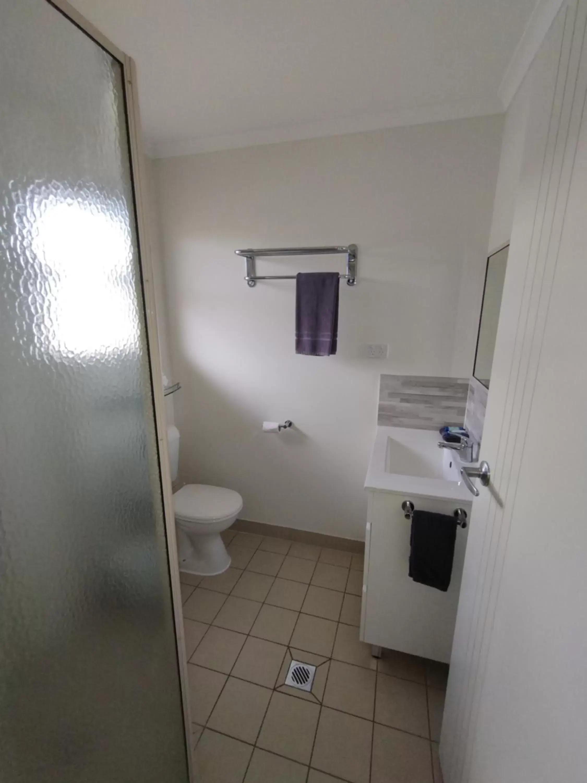 Standard King Room in Cascade Motel In Townsville Standard King Room in Cascade Motel In Townsville