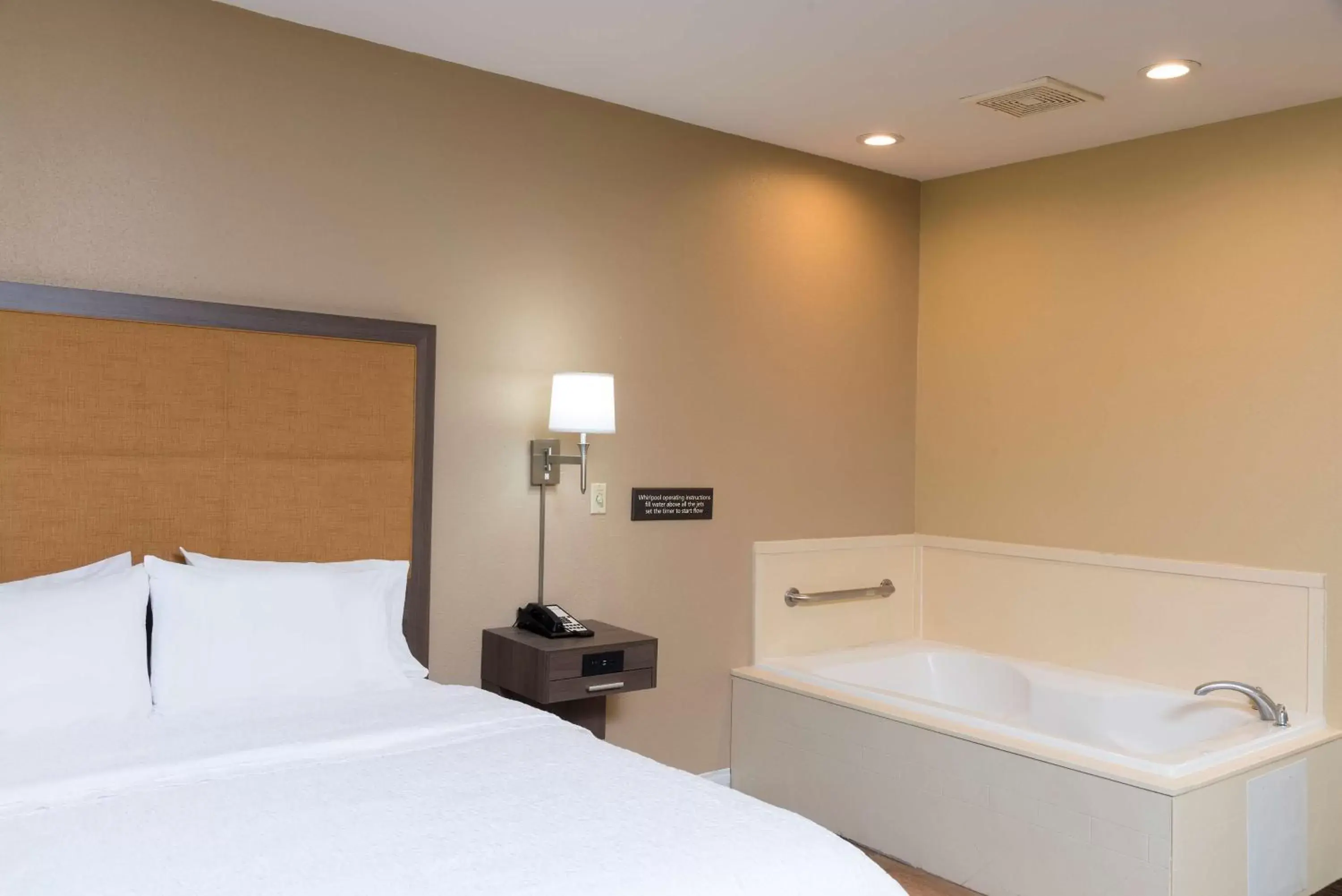 King Room with Whirlpool - Non-Smoking in Hampton Inn & Suites Mansfield South @ I 71 King Room with Whirlpool - Non-Smoking in Hampton Inn & Suites Mansfield South @ I 71
