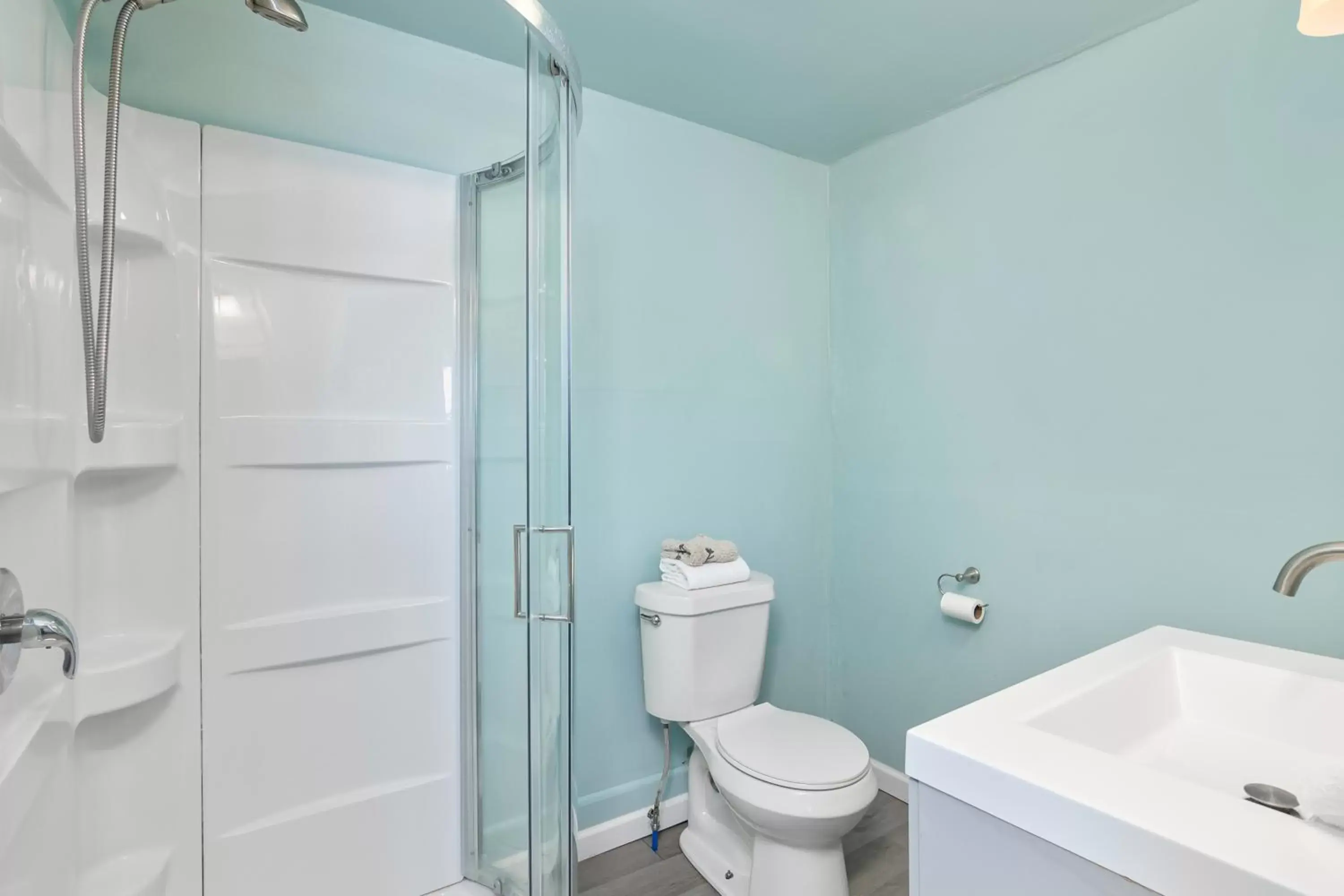 Bungalow - Water Front in Latitude 26 Waterfront Resort and Marina Bungalow - Water Front in Latitude 26 Waterfront Resort and Marina