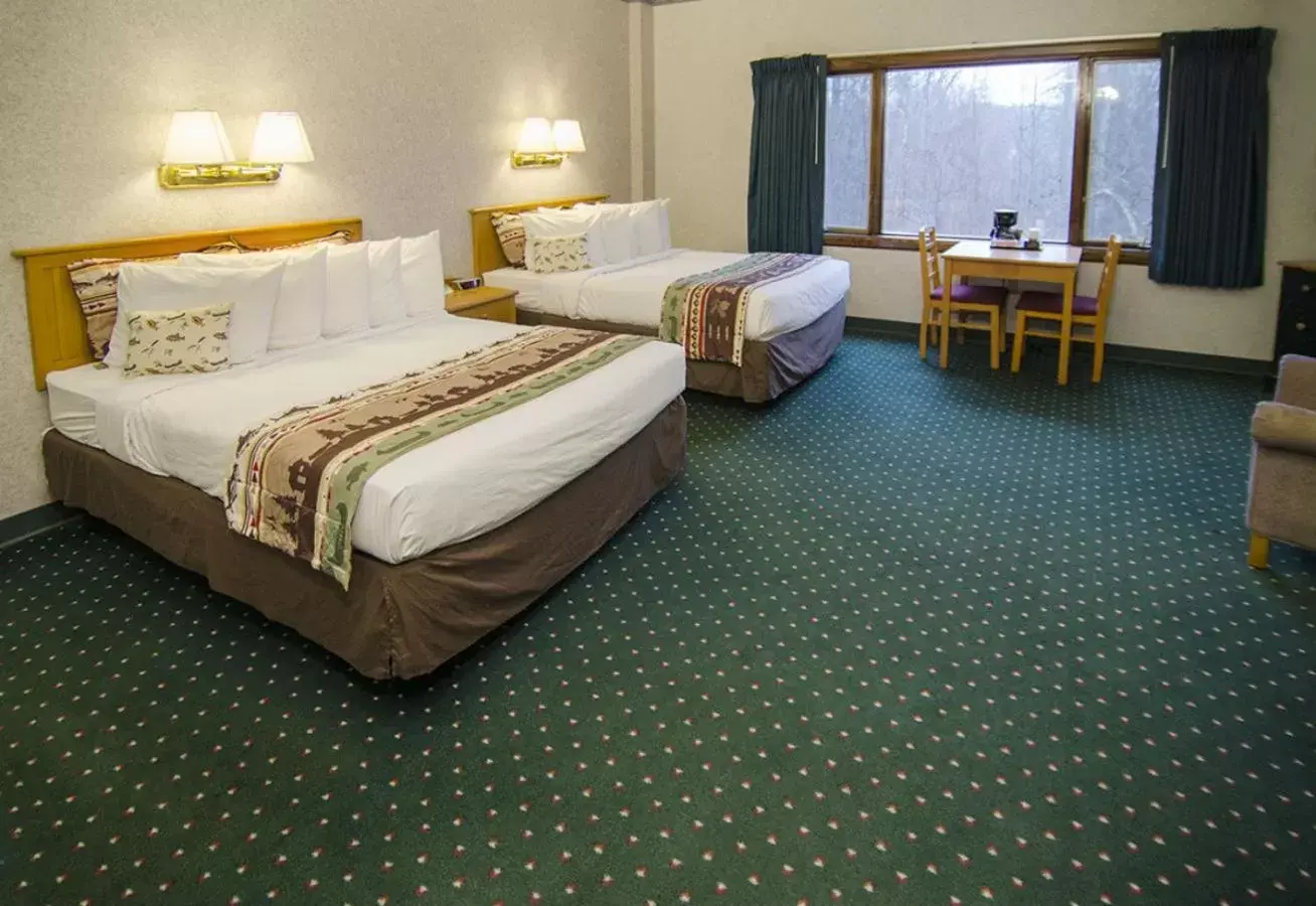 Standard Queen Room with Two Queen Beds in Potawatomi Inn & Cabins Standard Queen Room with Two Queen Beds in Potawatomi Inn & Cabins