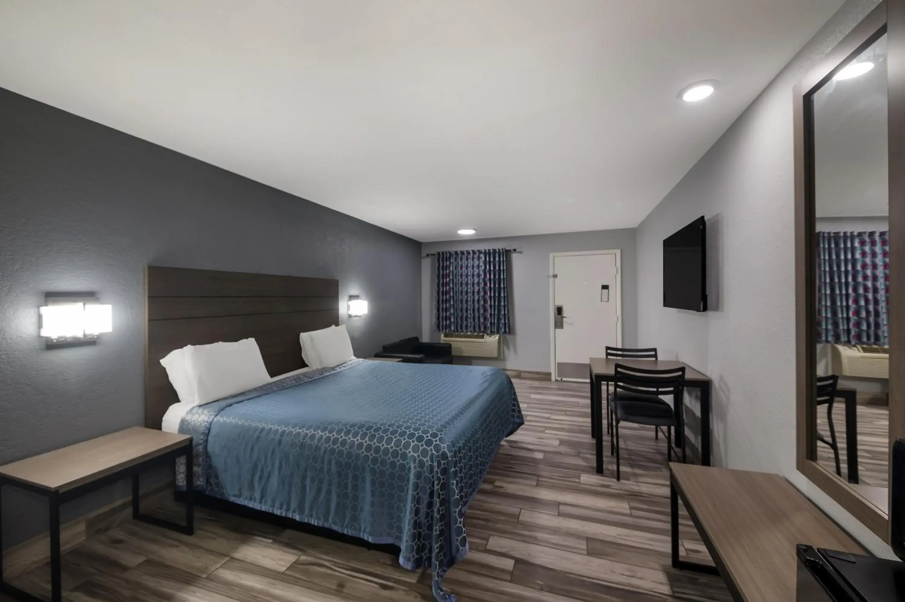 1 King Bed Smoking in Americas Best Value Inn Buda 1 King Bed Smoking in Americas Best Value Inn Buda