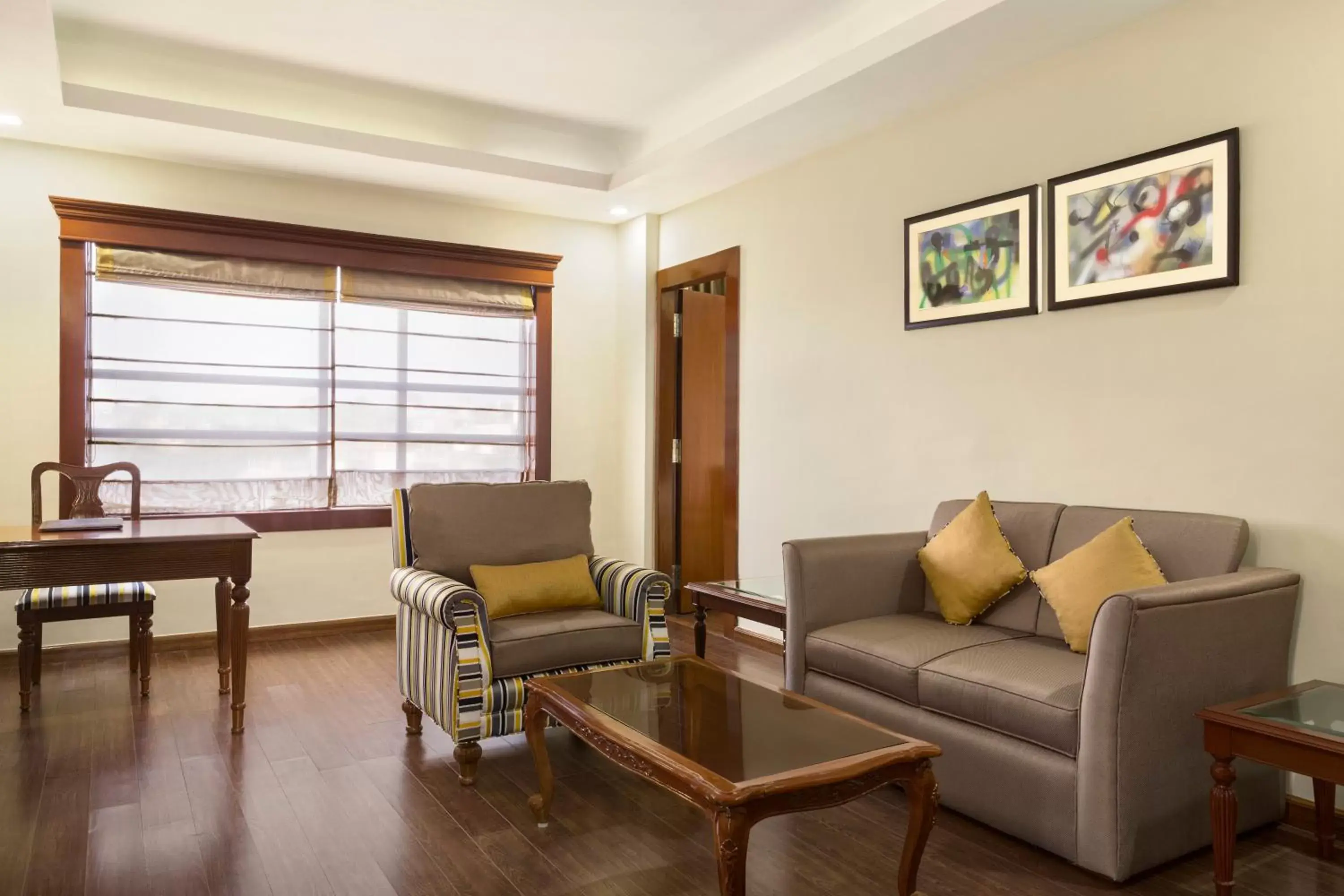 Club Twin Non-Smoking Room - single occupancy - Book & Unlock Exclusive Deals in Ramada Jamshedpur Bistupur Club Twin Non-Smoking Room - single occupancy - Book & Unlock Exclusive Deals in Ramada Jamshedpur Bistupur