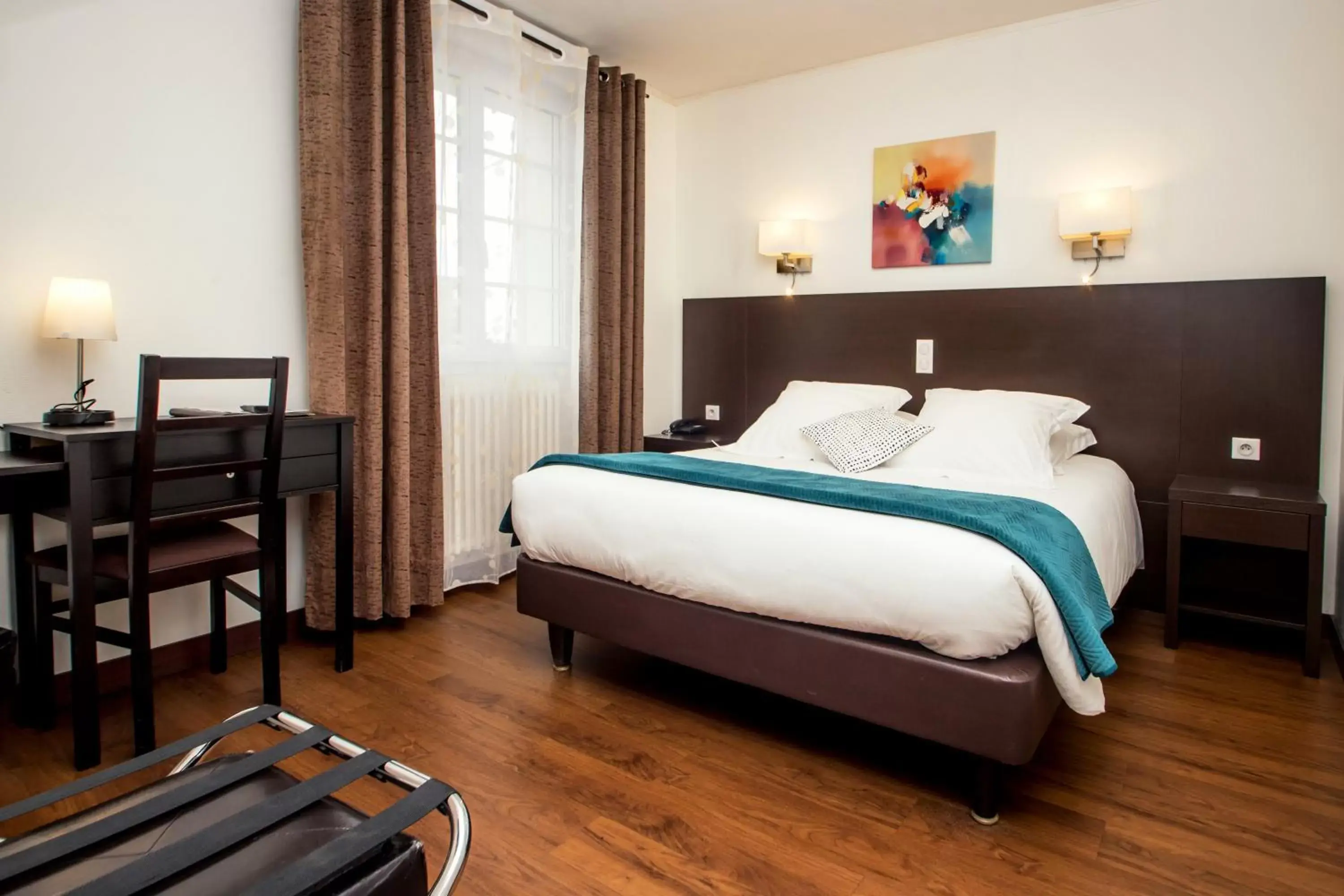 Comfort Double Room in The Originals Boutique, Hôtel de La Baie de Morlaix Comfort Double Room in The Originals Boutique, Hôtel de La Baie de Morlaix