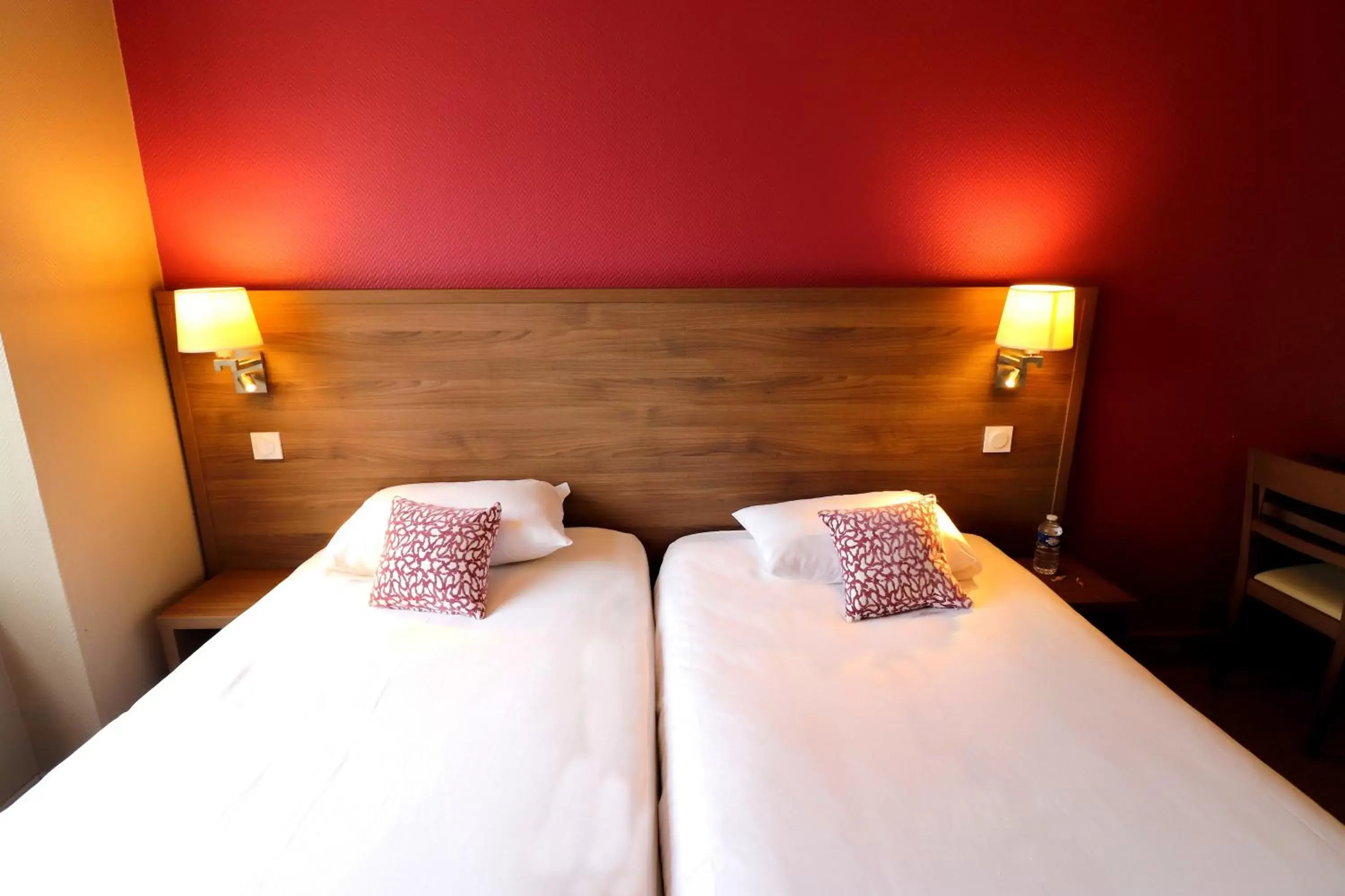 Club Room Twin in Cit'Hotel Brest Centre Gare Club Room Twin in Cit'Hotel Brest Centre Gare