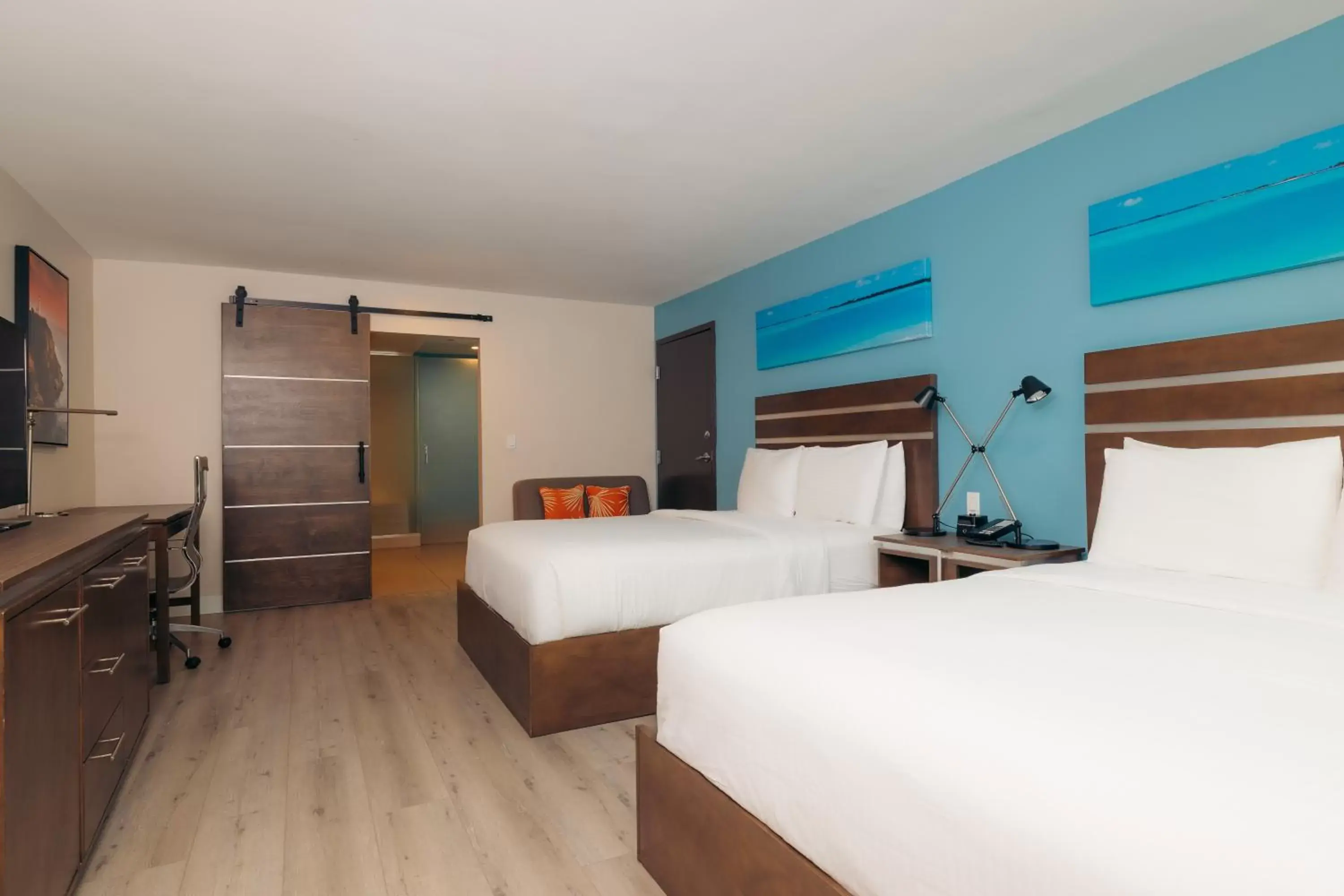 Queen Suite with Two Queen Beds and Soaking Tub - Non-Smoking in The Cove Hotel Queen Suite with Two Queen Beds and Soaking Tub - Non-Smoking in The Cove Hotel