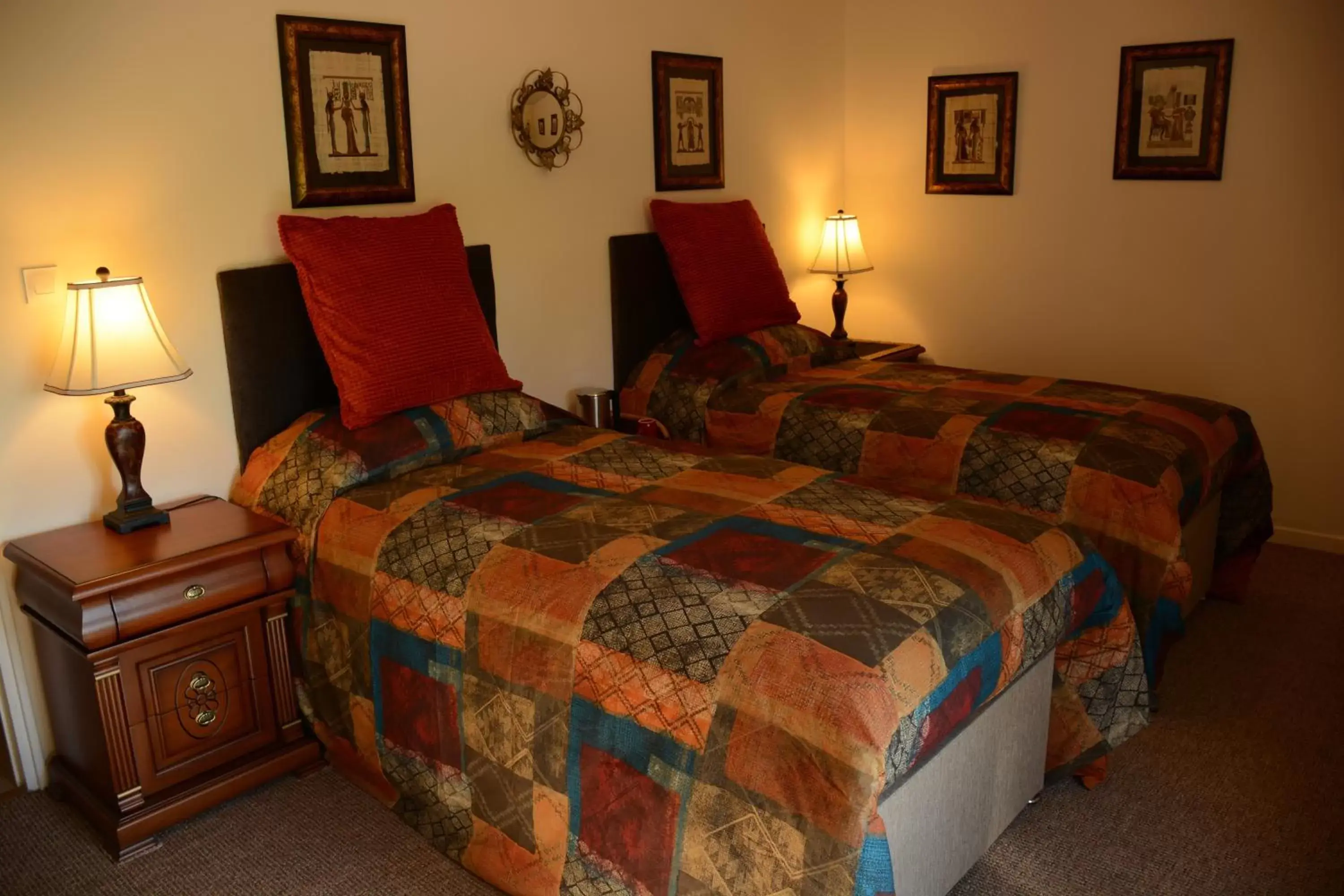 Deluxe Twin Room - single occupancy in Les noyers aulnay Deluxe Twin Room - single occupancy in Les noyers aulnay