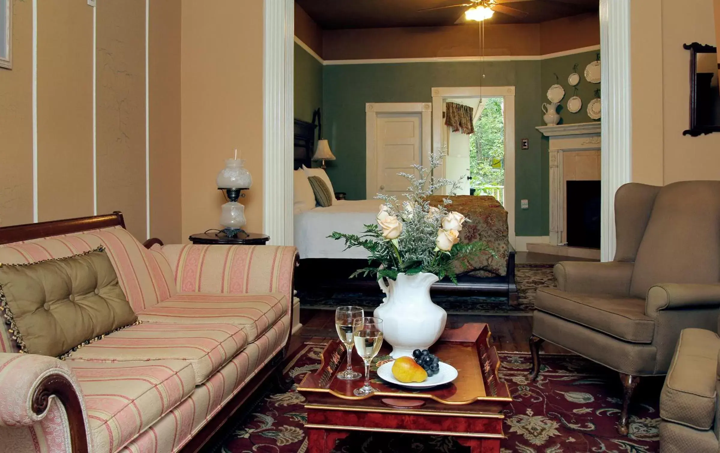 King Suite in Heartstone Inn King Suite in Heartstone Inn