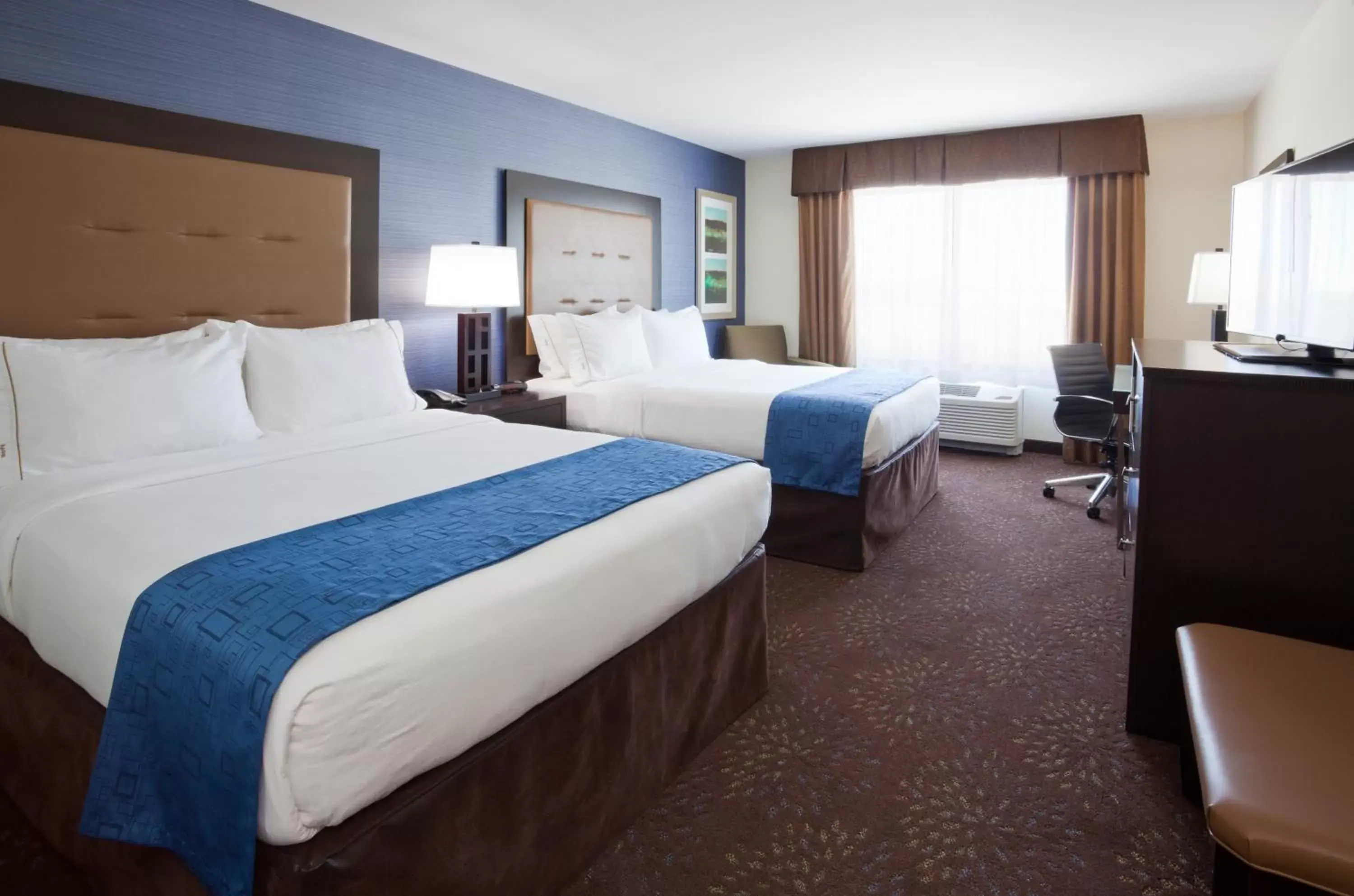 Standard Queen Room with Two Queen Beds in Holiday Inn Express & Suites Fort Dodge by IHG Standard Queen Room with Two Queen Beds in Holiday Inn Express & Suites Fort Dodge by IHG