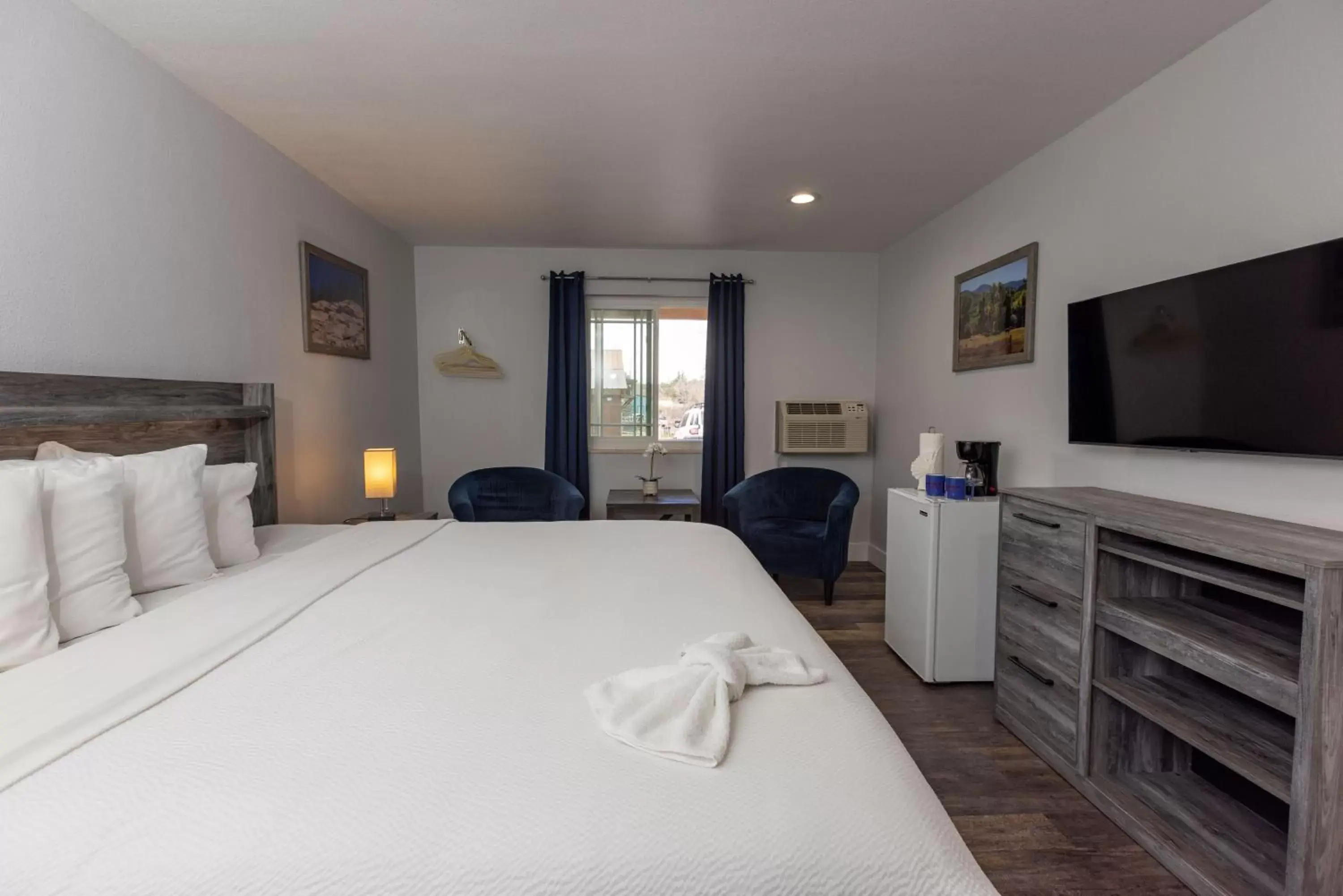 Superior King Room in RiverWalk Inn Superior King Room in RiverWalk Inn