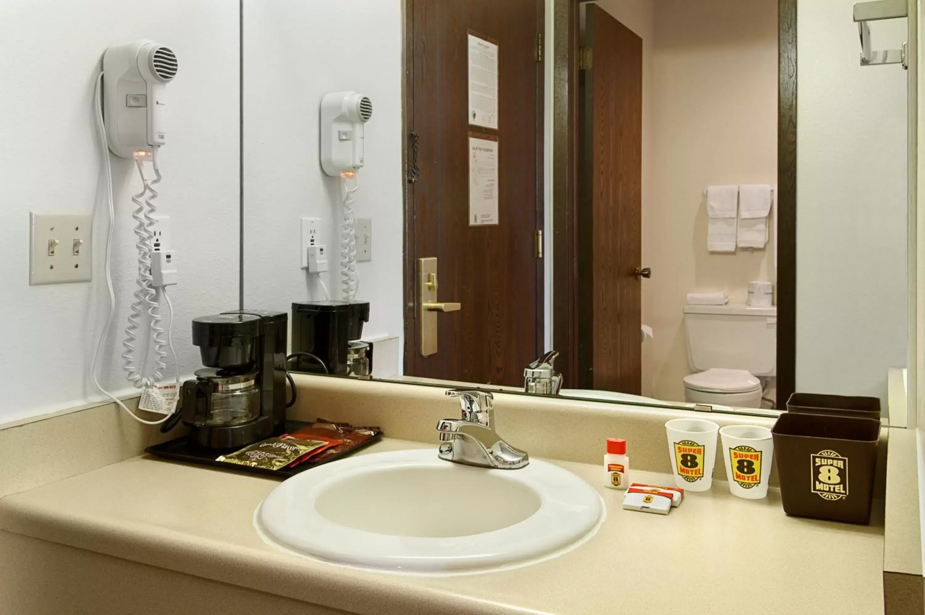 King Studio Suite - Non-Smoking in Super 8 by Wyndham Tomah Wisconsin King Studio Suite - Non-Smoking in Super 8 by Wyndham Tomah Wisconsin