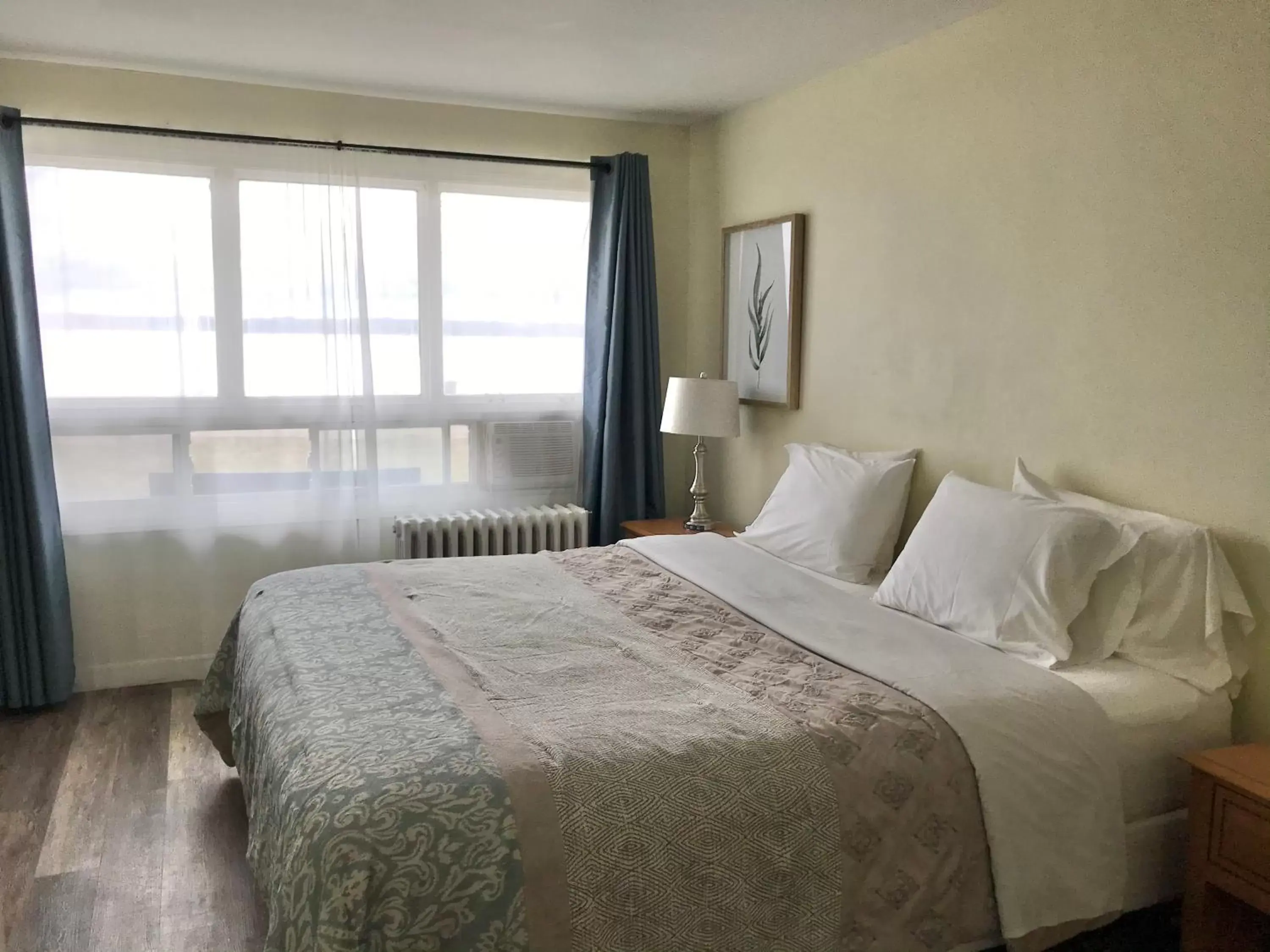 King Room with Lake View in Lakeside Inn King Room with Lake View in Lakeside Inn