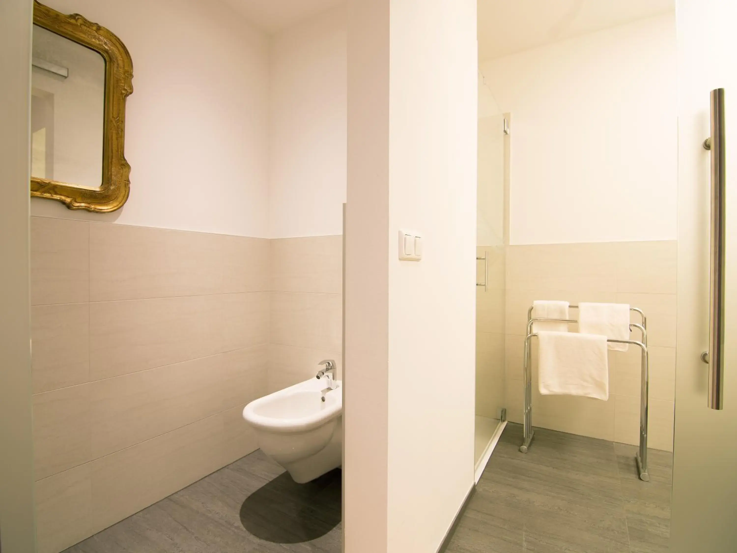 Quadruple Room in Austria Classic Hotel Wolfinger - Hauptplatz Quadruple Room in Austria Classic Hotel Wolfinger - Hauptplatz