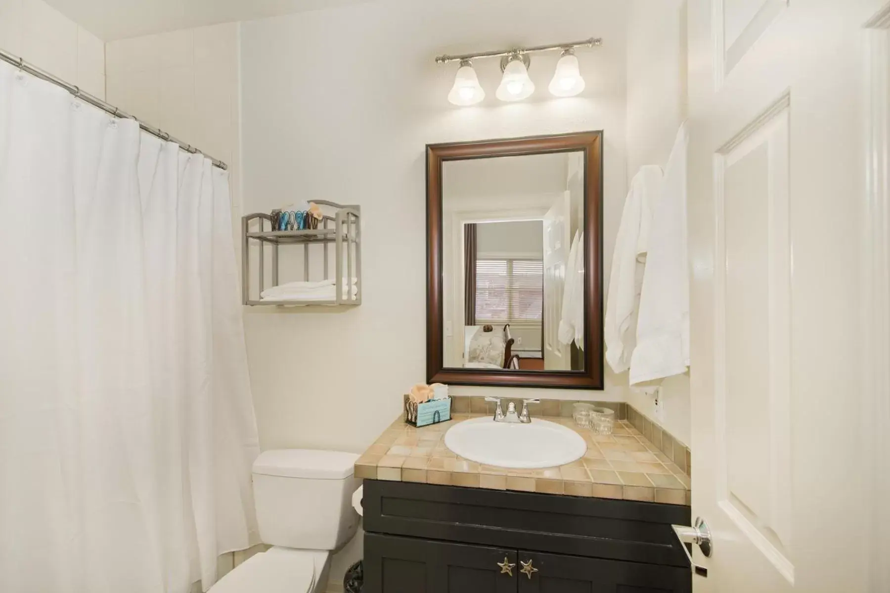 Double Room with Two Double Beds - 2nd floor in The Bradley Boulder Inn Double Room with Two Double Beds - 2nd floor in The Bradley Boulder Inn