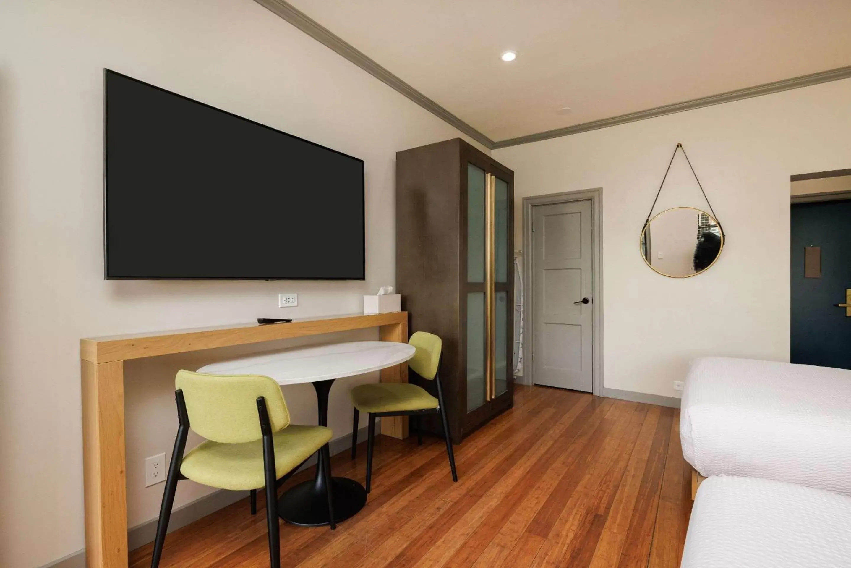 Double Room with Two Double Beds - Hearing Accessible/Non-Smoking in Inn Marin and Suites, an Ascend Collection Hotel Double Room with Two Double Beds - Hearing Accessible/Non-Smoking in Inn Marin and Suites, an Ascend Collection Hotel