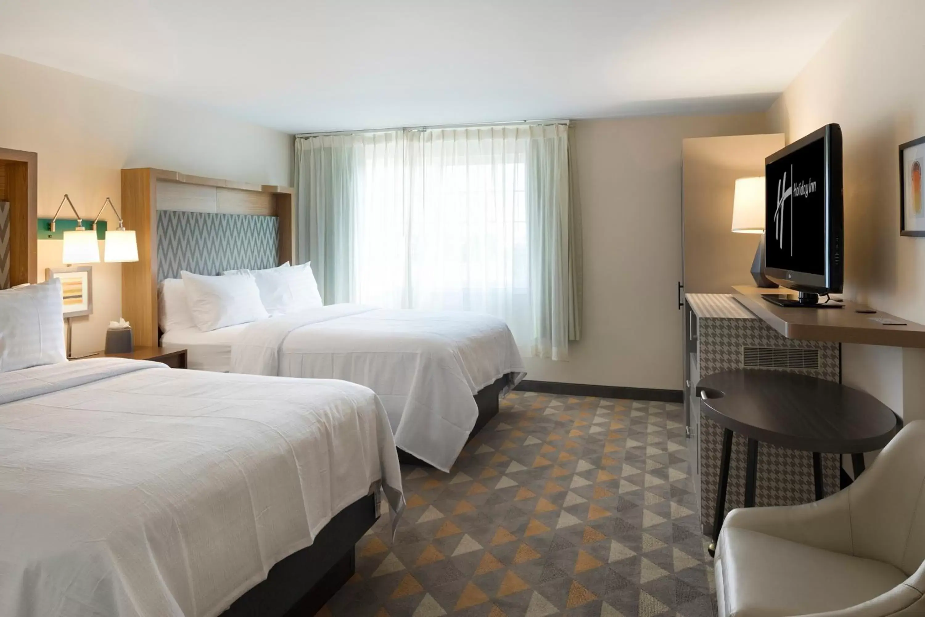 Standard Room with Two Queen Beds in Holiday Inn - Bloomington W MSP Airport Area by IHG Standard Room with Two Queen Beds in Holiday Inn - Bloomington W MSP Airport Area by IHG