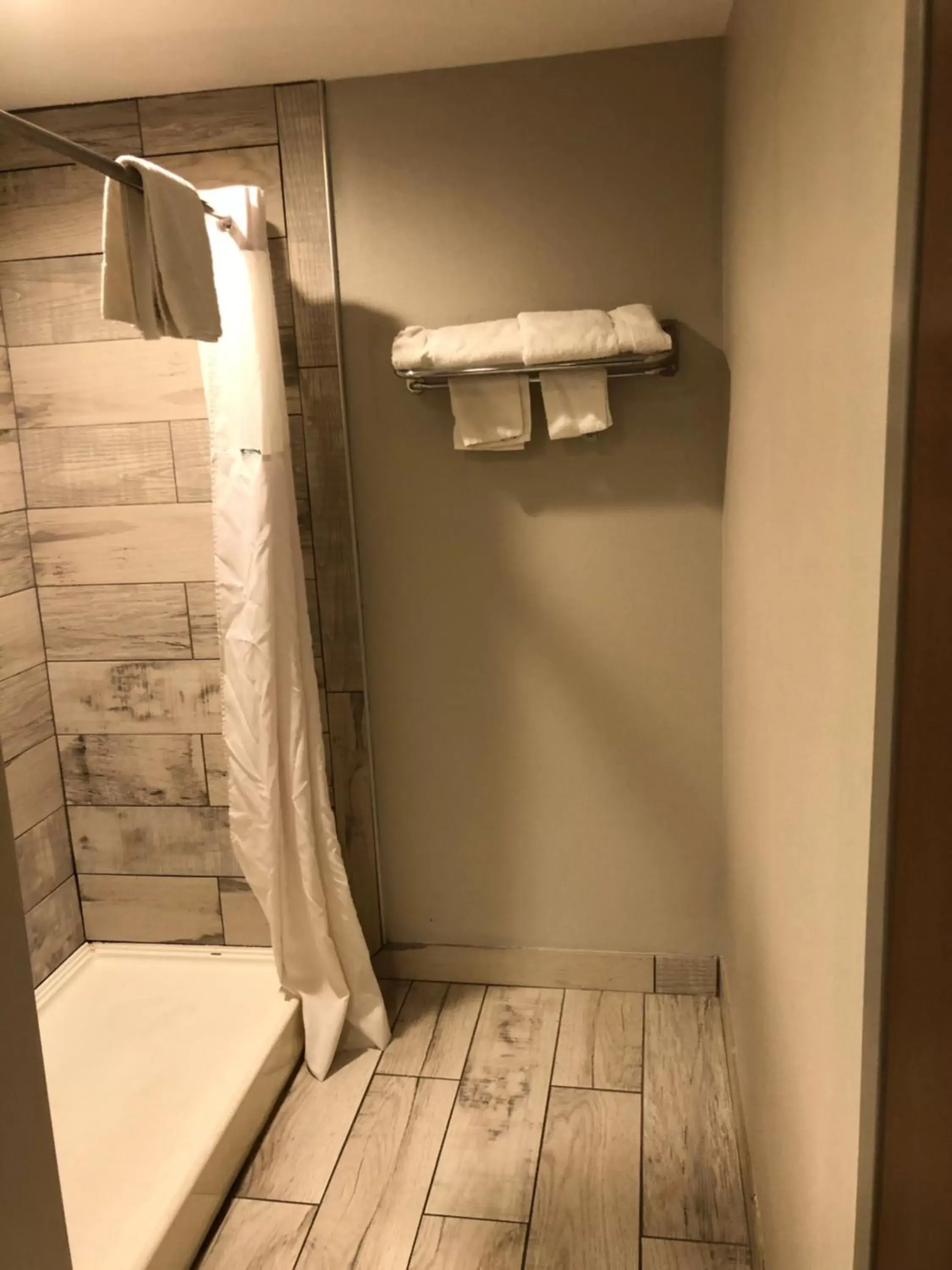 Standard King Room - Smoking in Days Inn by Wyndham Franklin Nashville Standard King Room - Smoking in Days Inn by Wyndham Franklin Nashville