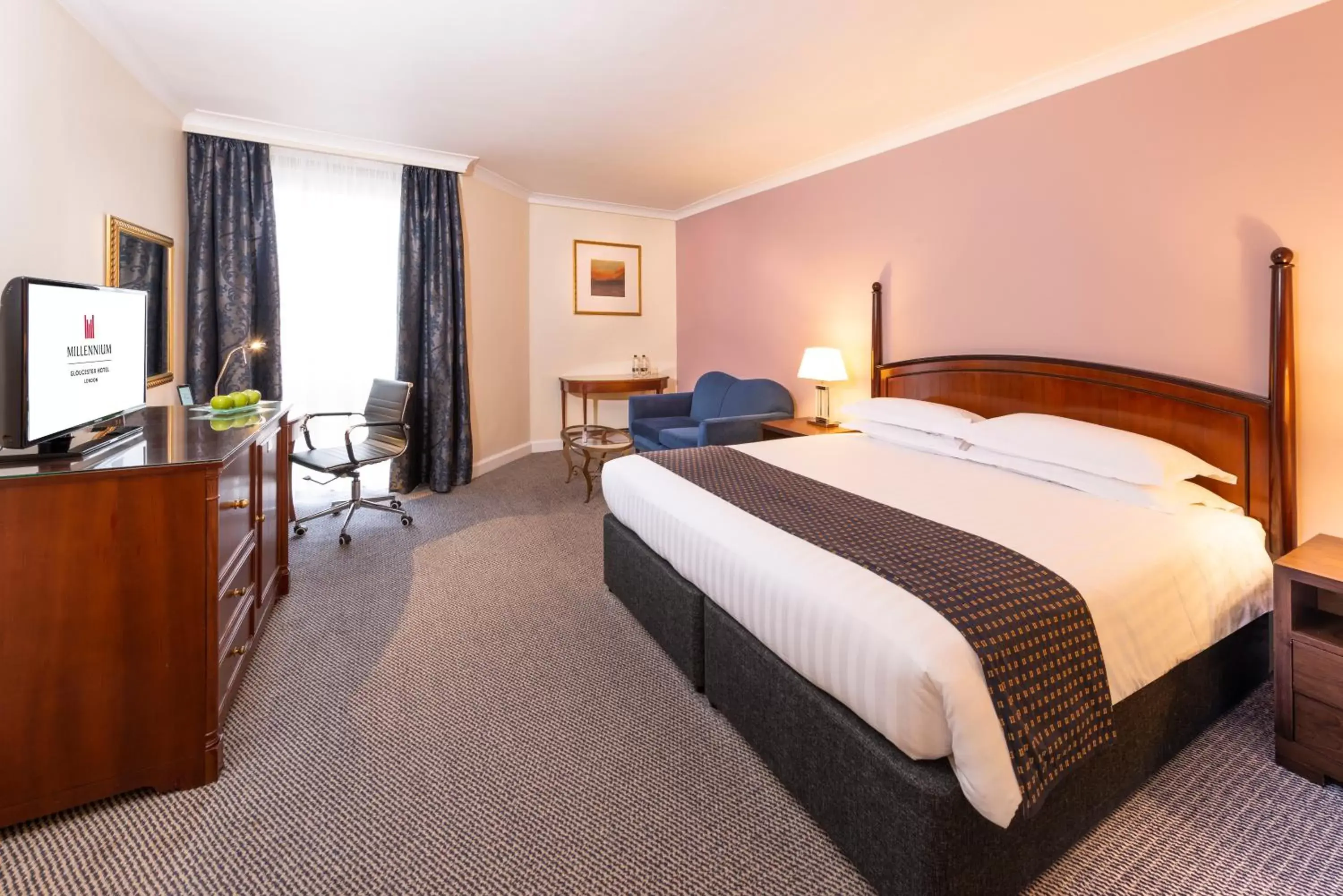 Club Double Room in Millennium Hotel and Conference Centre Gloucester London Club Double Room in Millennium Hotel and Conference Centre Gloucester London