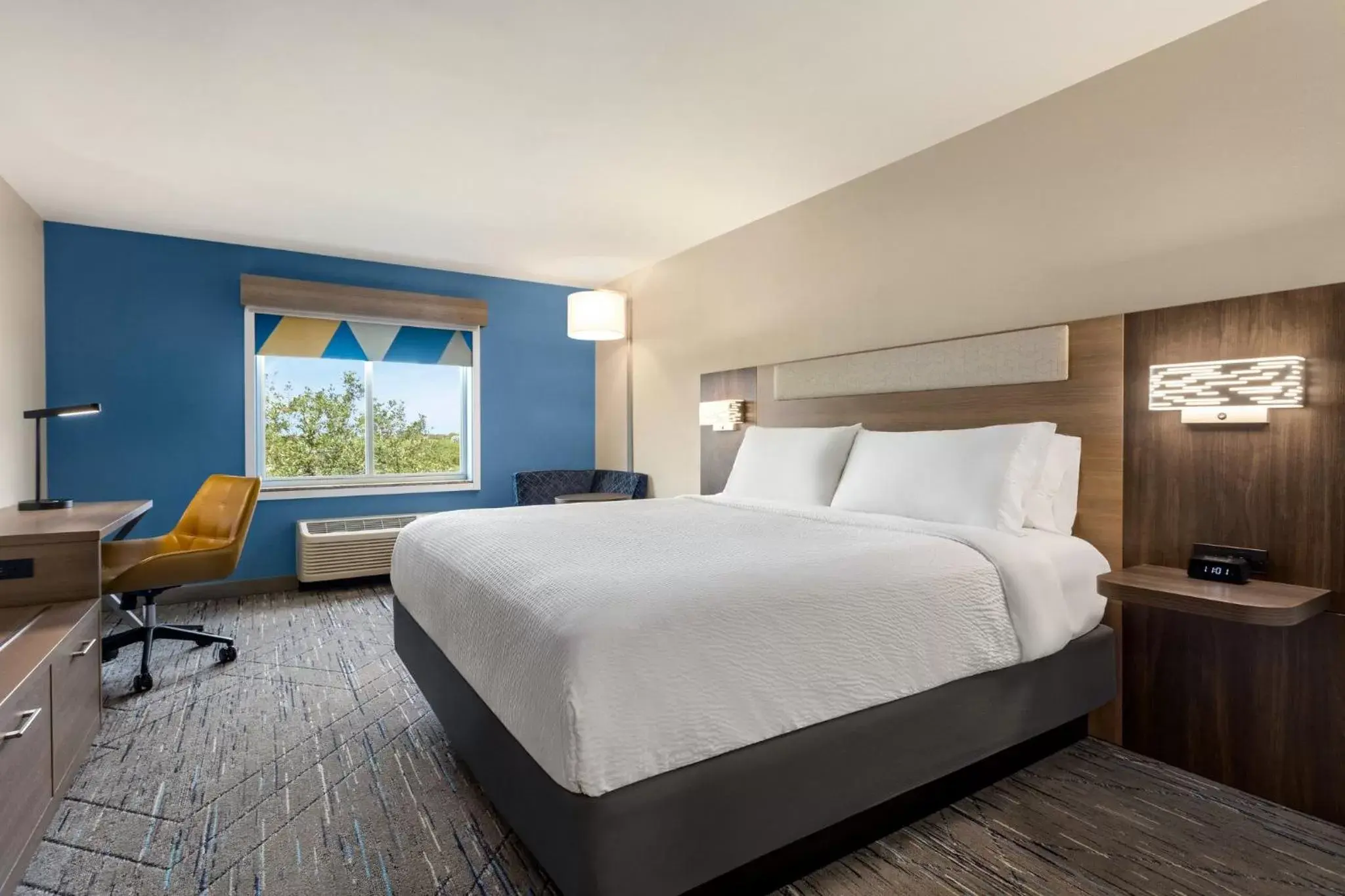 Standard King Room in Holiday Inn Express Hotel & Suites Fort Pierce West by IHG Standard King Room in Holiday Inn Express Hotel & Suites Fort Pierce West by IHG