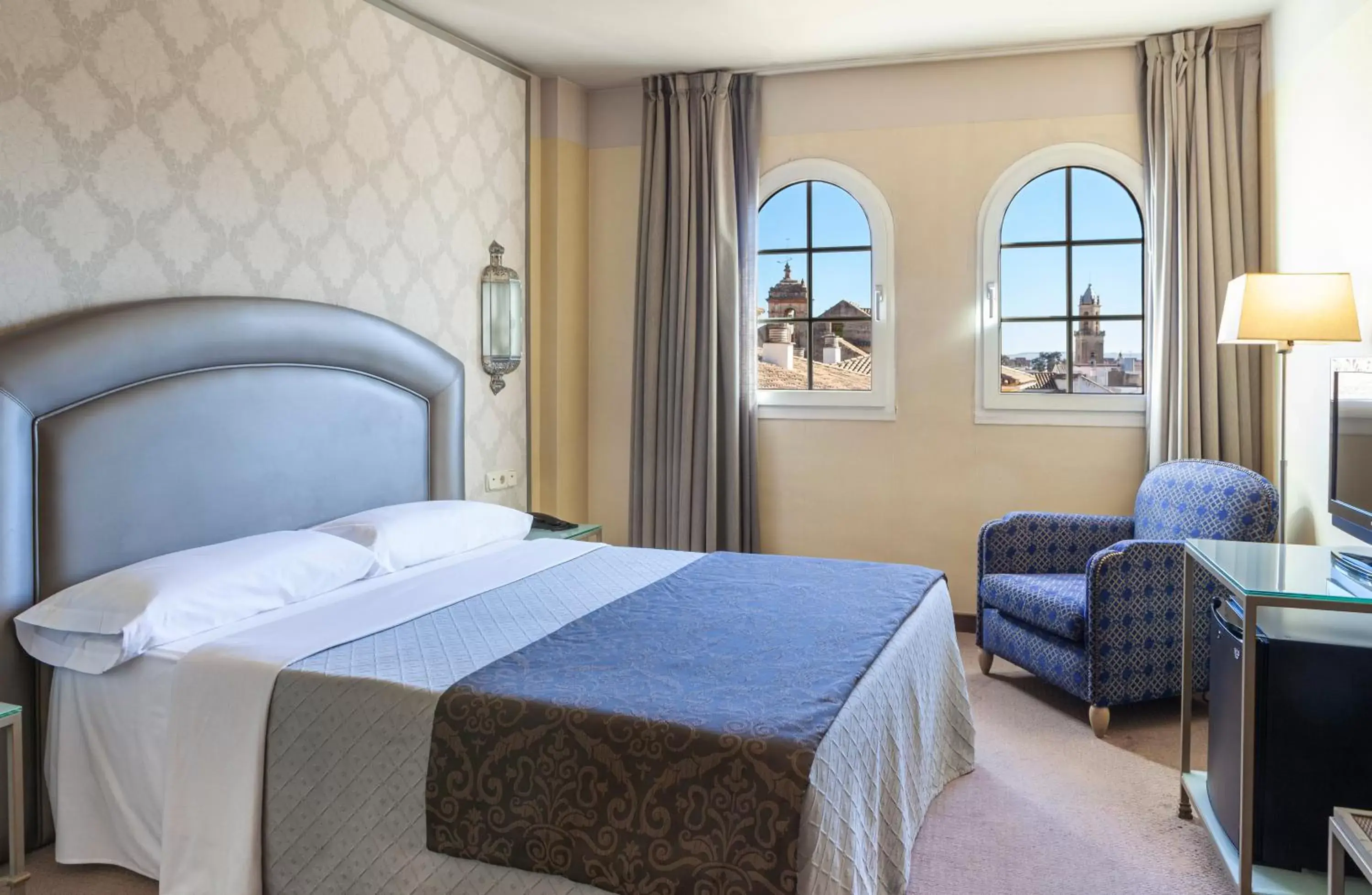 Queen Room in Hotel Macià Alfaros Queen Room in Hotel Macià Alfaros