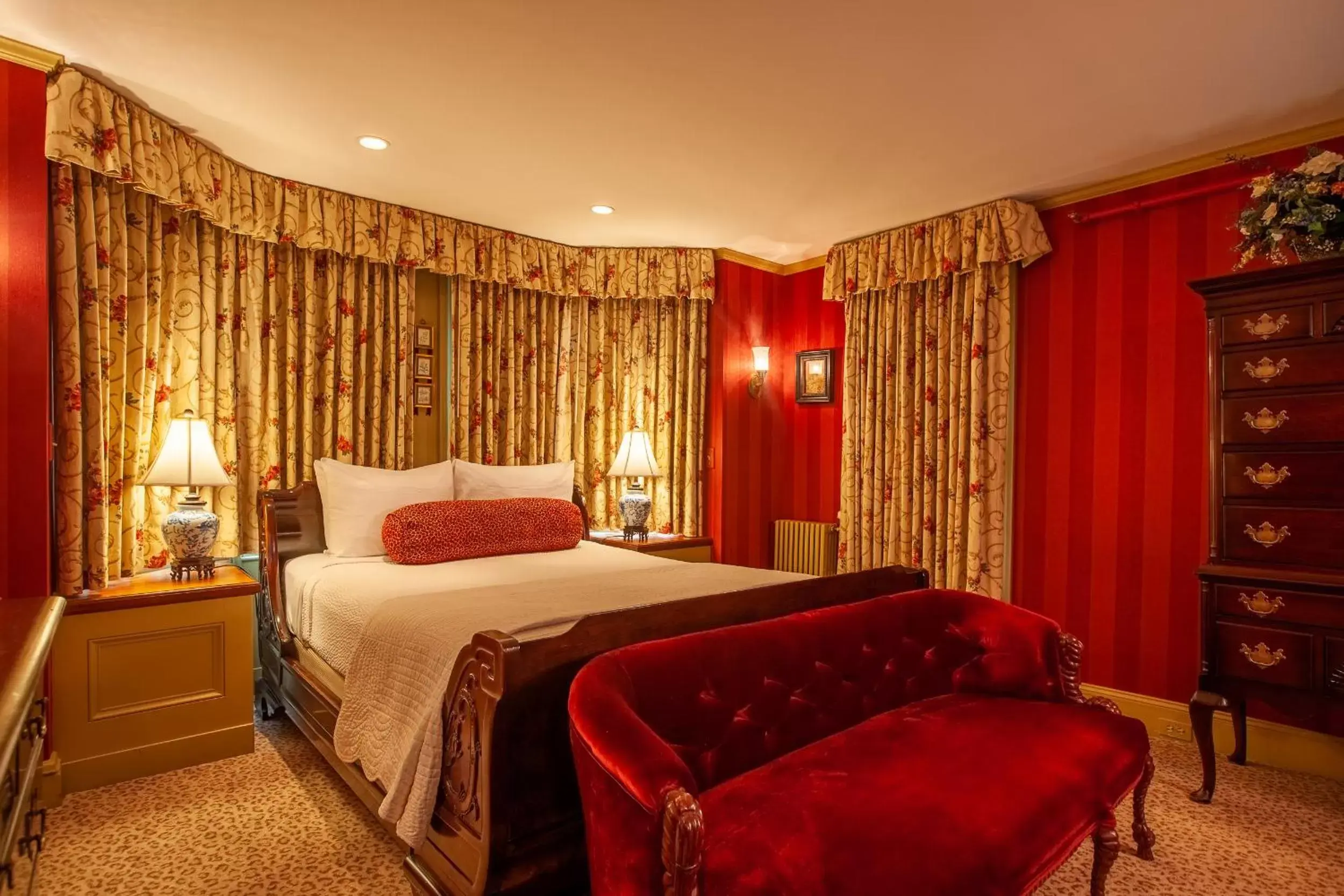 Deluxe Queen Room in Ivy Lodge Deluxe Queen Room in Ivy Lodge