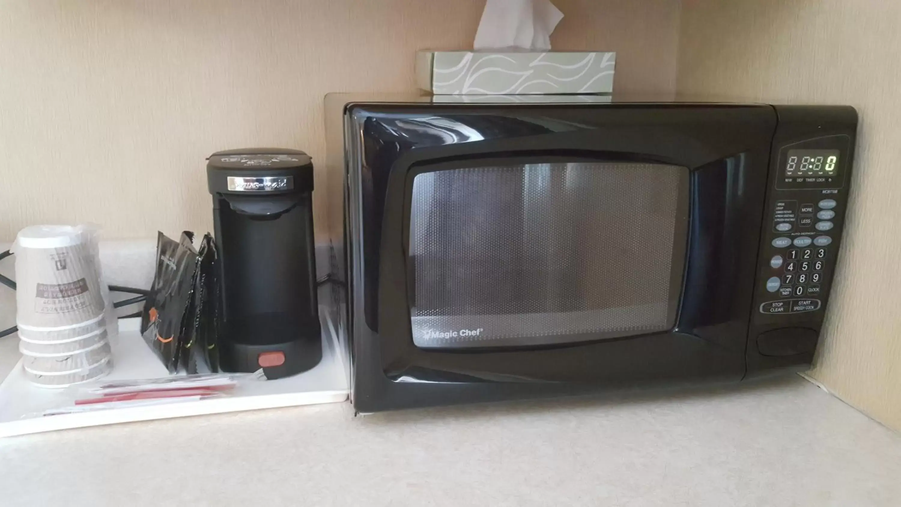 King Room with Sofa - Non Smoking in Rodeway Inn & Suites Hershey King Room with Sofa - Non Smoking in Rodeway Inn & Suites Hershey